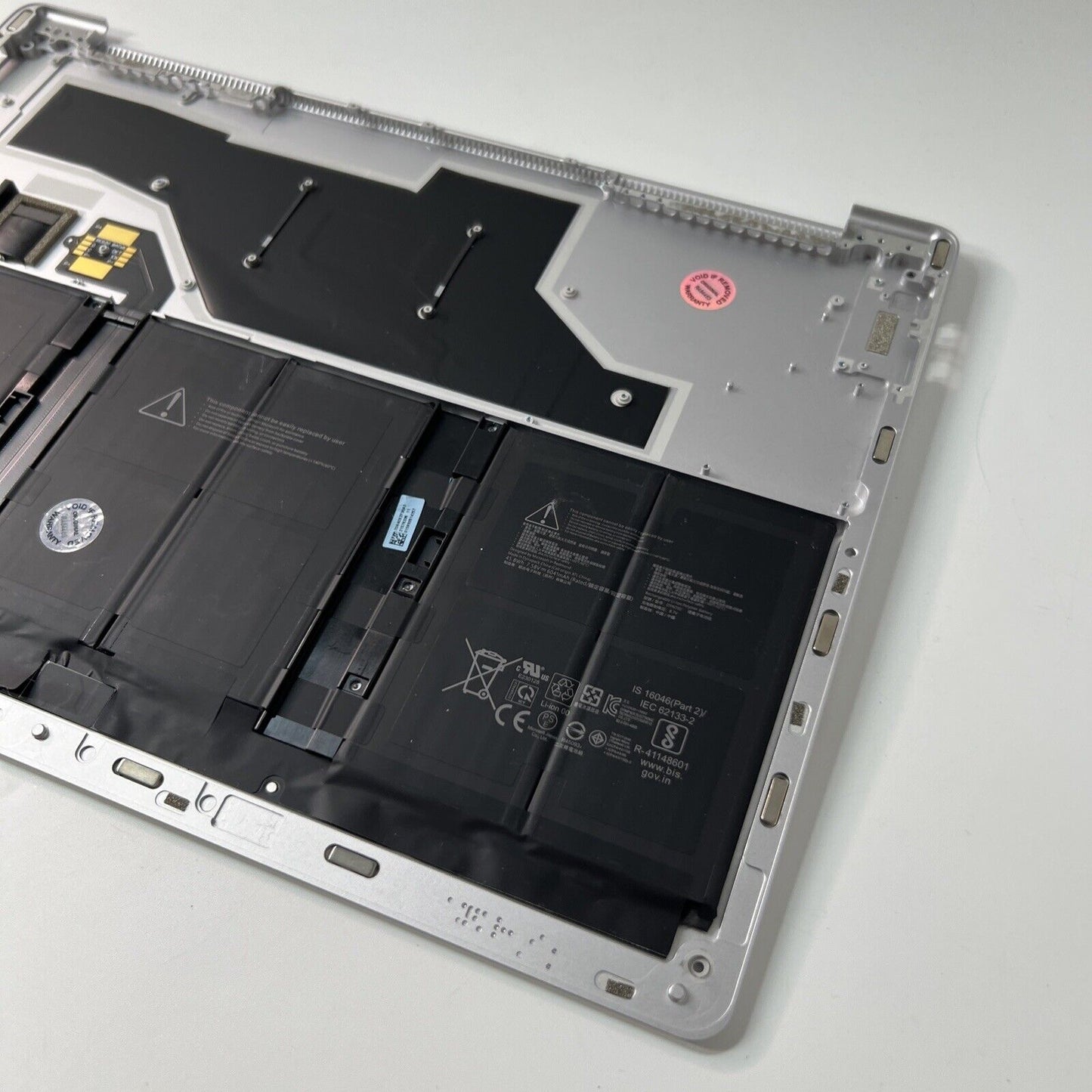 Microsoft Surface 4 1958 Bottom Base Cover Silver + Battery DYNT02 (SMALL CHIP)