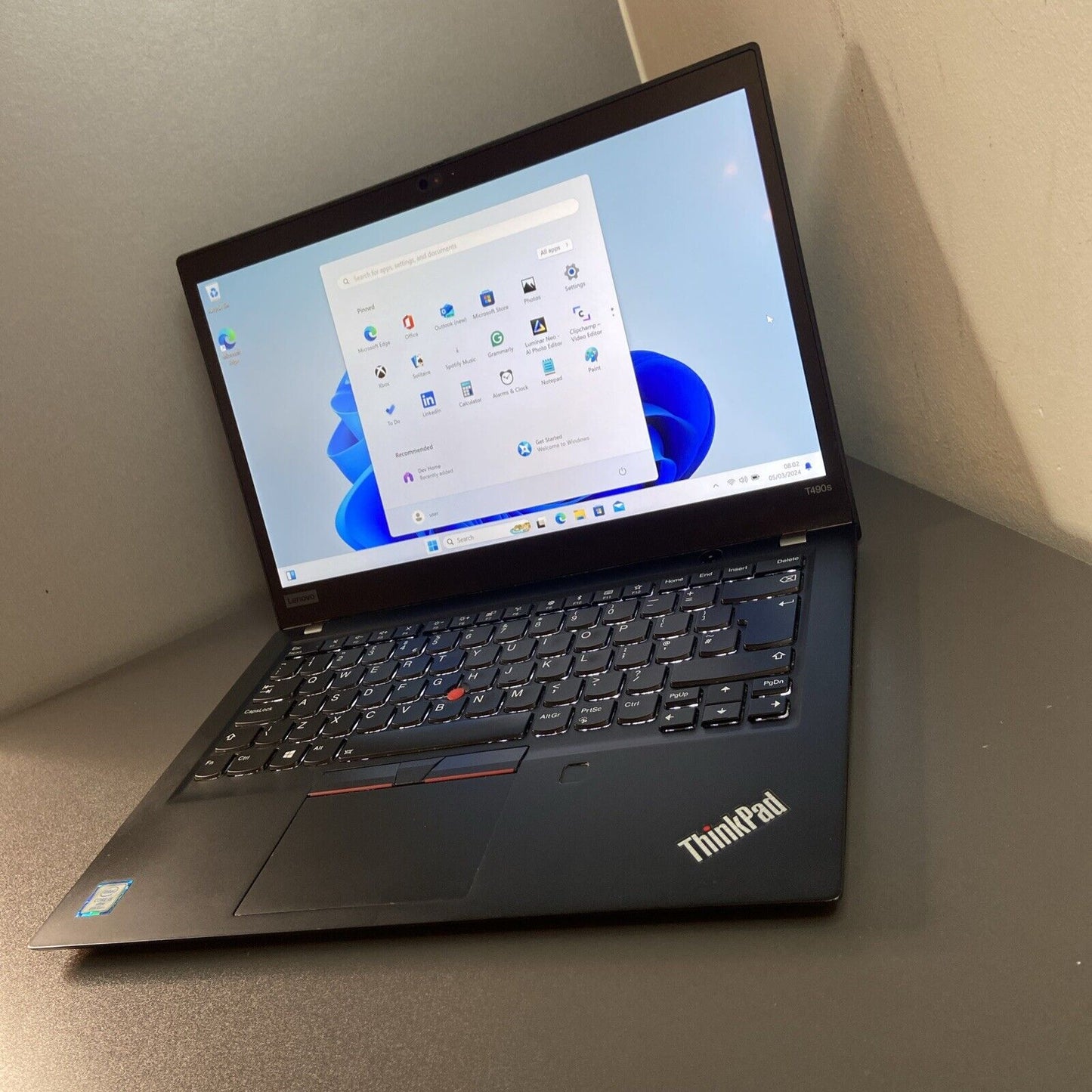 Lenovo T490s Laptop - Core i5-265U 1.8GHz CPU, 8GB RAM, 256GB Windows 11 pro