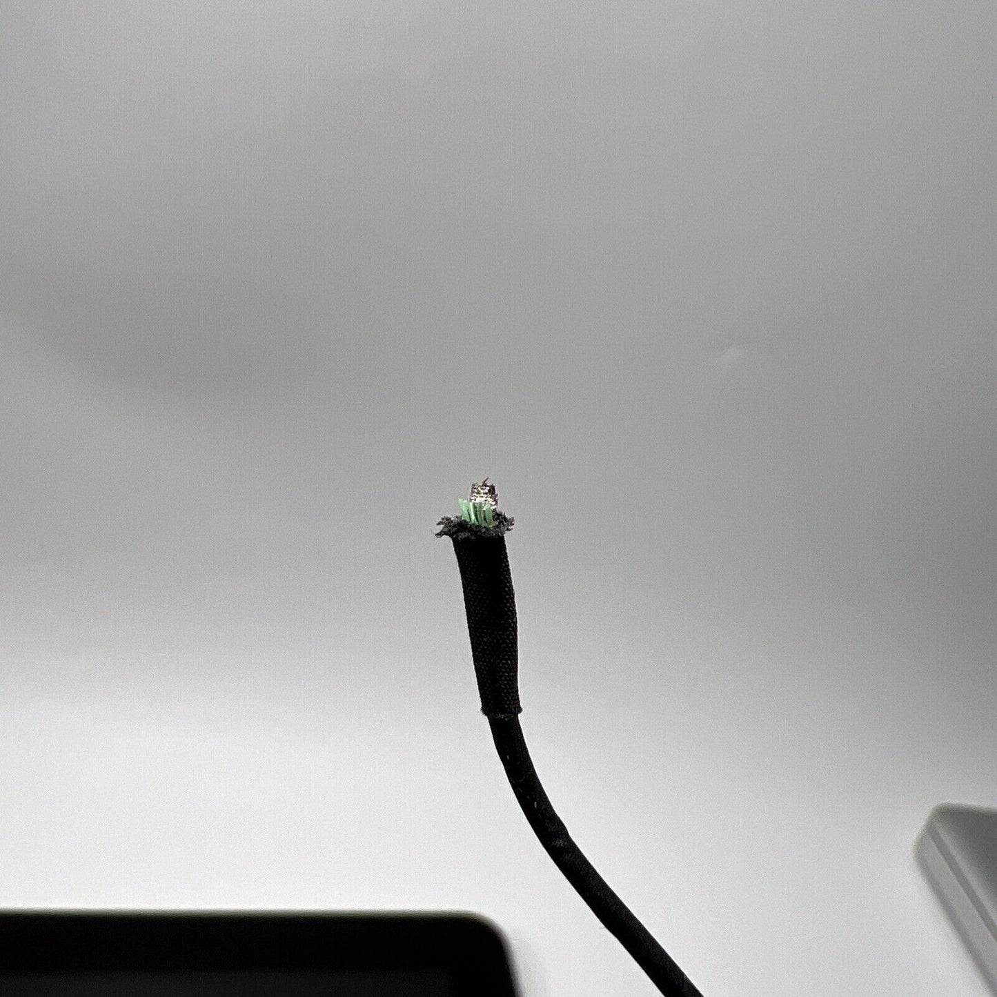 APPLE MACBOOK PRO 13 A1278 2011 SCREEN ASSEMBLY TOP LID SILVER (BROKEN CABLE)
