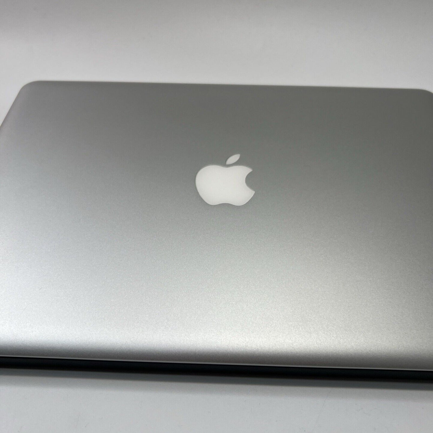 APPLE MACBOOK PRO 13 A1278 2012 SCREEN ASSEMBLY TOP LID SILVER (BROKEN CABLE)