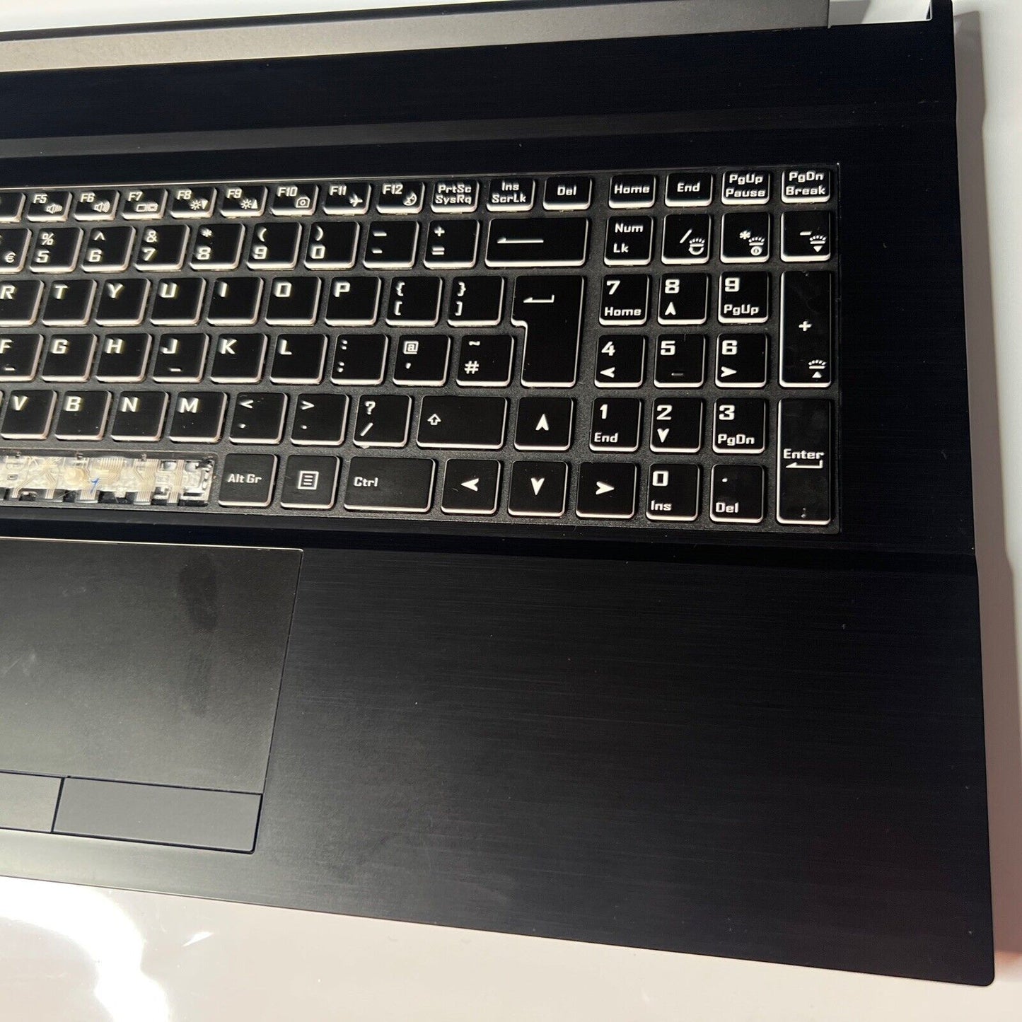 Clevo Notebook NH77DP Complete Palmrest Assembly UK Keyboard touchpad NH772-012
