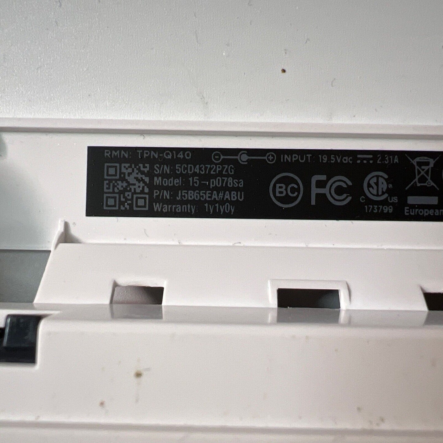 HP PAVILION 15-P 15-P078SA BOTTOM BASE COVER WHITE SPEAKERS USB BOARD