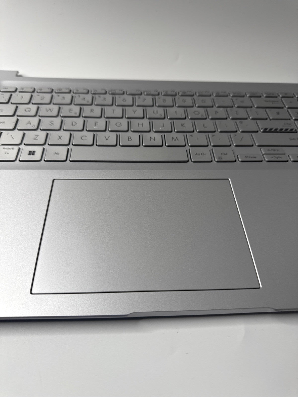 Asus Vivobook 16 X X1603Z Palmrest Assembly UK Keyboard Touchpad (small Crack)