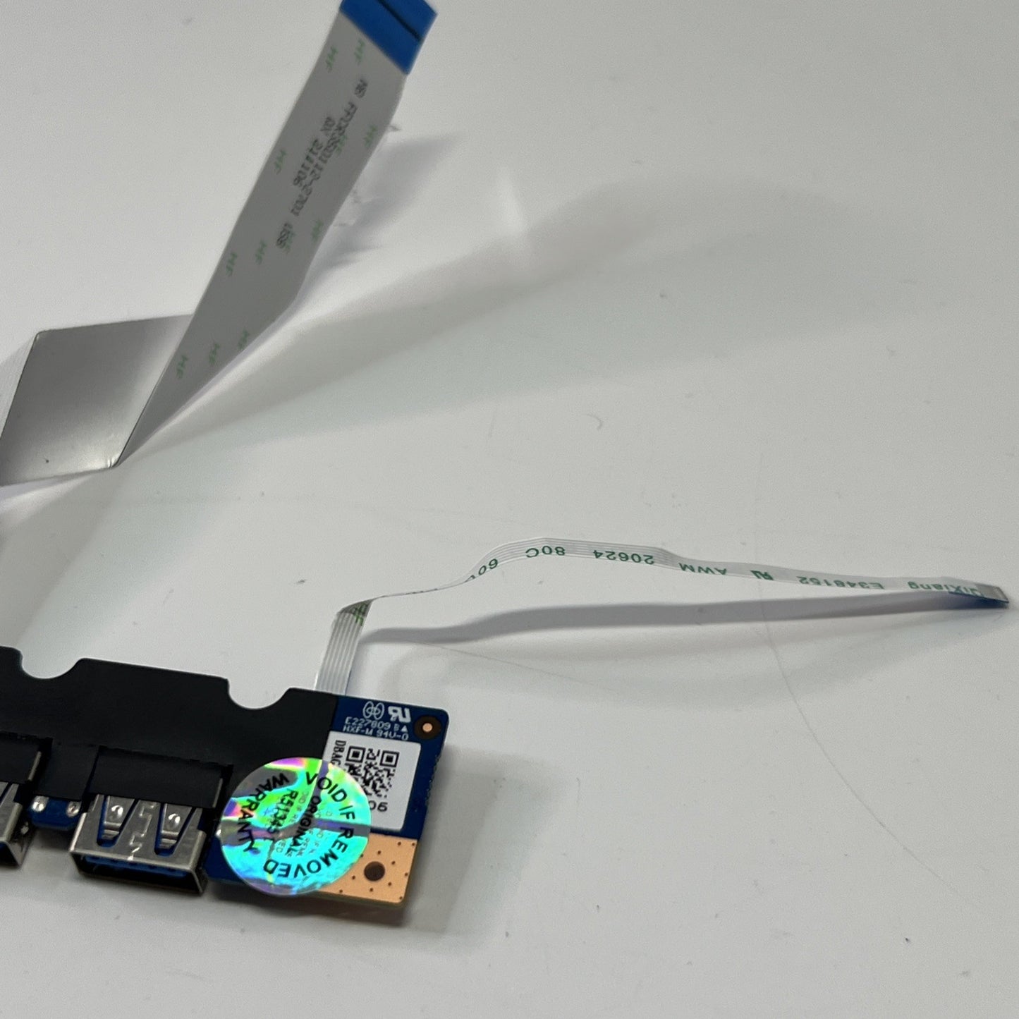 Medion Erazer Beast-X30 USB Port Board DBAGK5CP6Y I/O Board + Cables