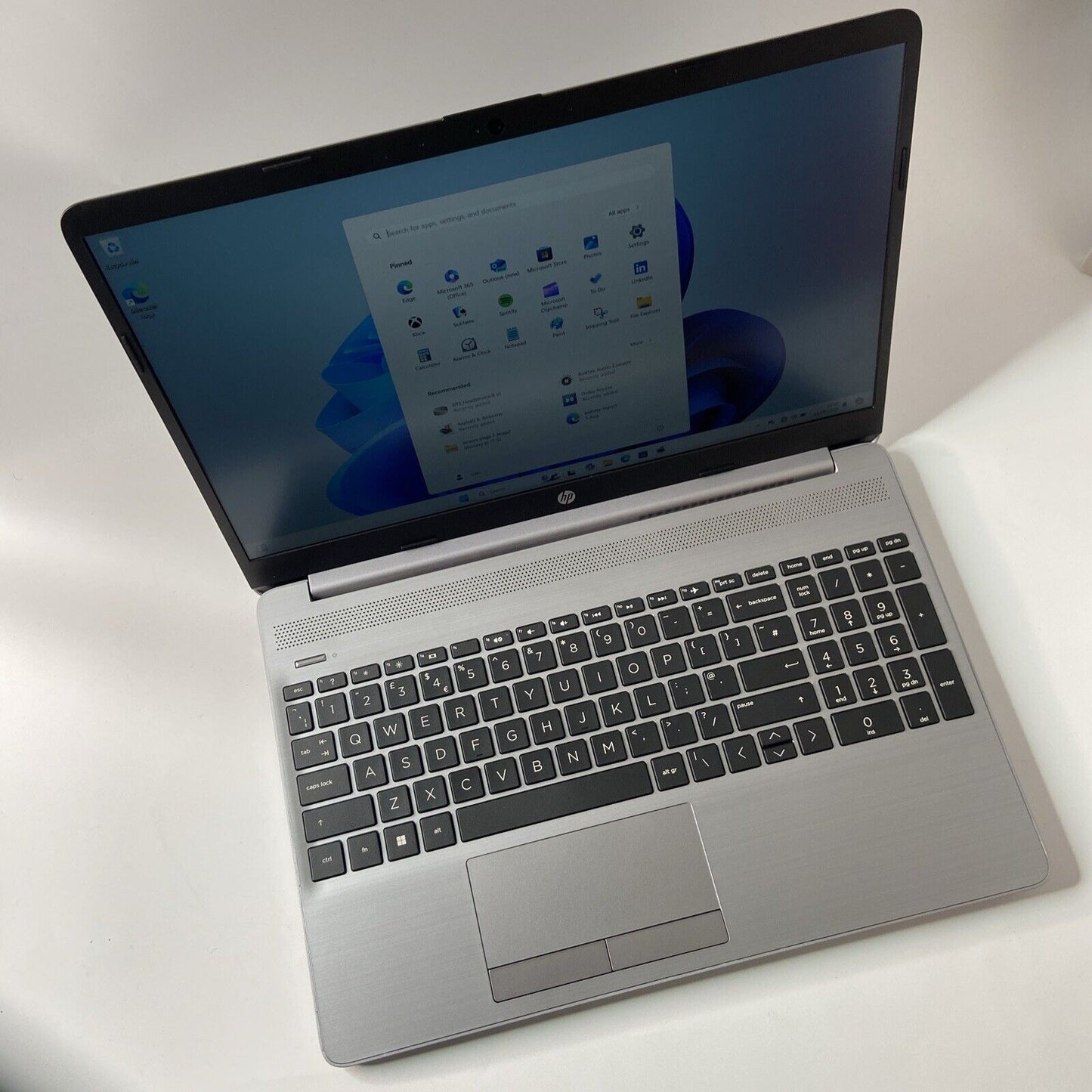 HP 255 G9 Laptop - AMD Ryzen 7-5825U, 16GB RAM, 256GB SSD, Windows 11 Grade A