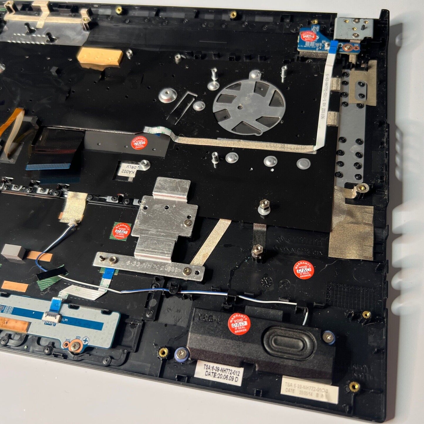Clevo Notebook NH77DP Complete Palmrest Assembly UK Keyboard touchpad NH772-012