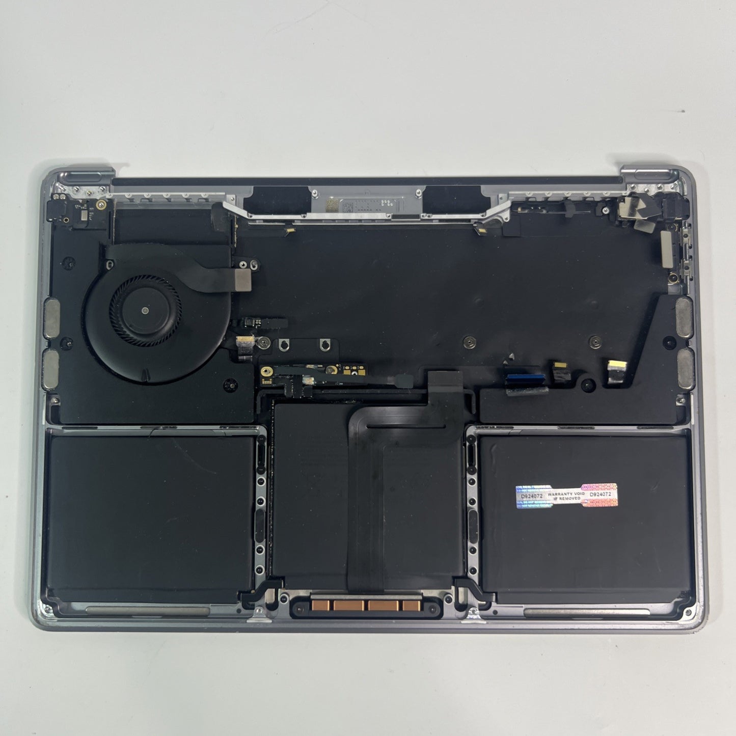 Apple MacBook Pro 13” A2338 Palmrest / Top Case – EMC 3578 – Grade C