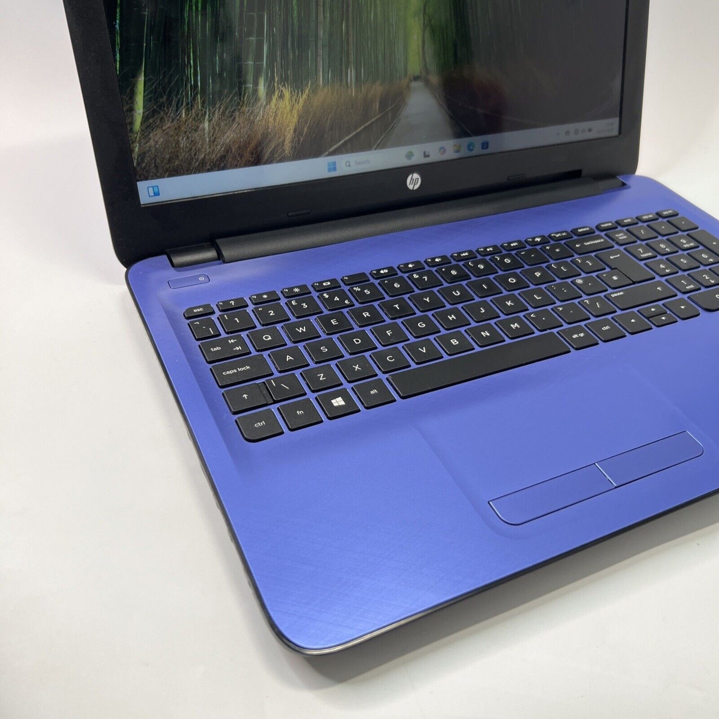HP 15-af165sa 15.6" - AMD A8-7410 APU 8GB RAM 128GB SSD Windows 11