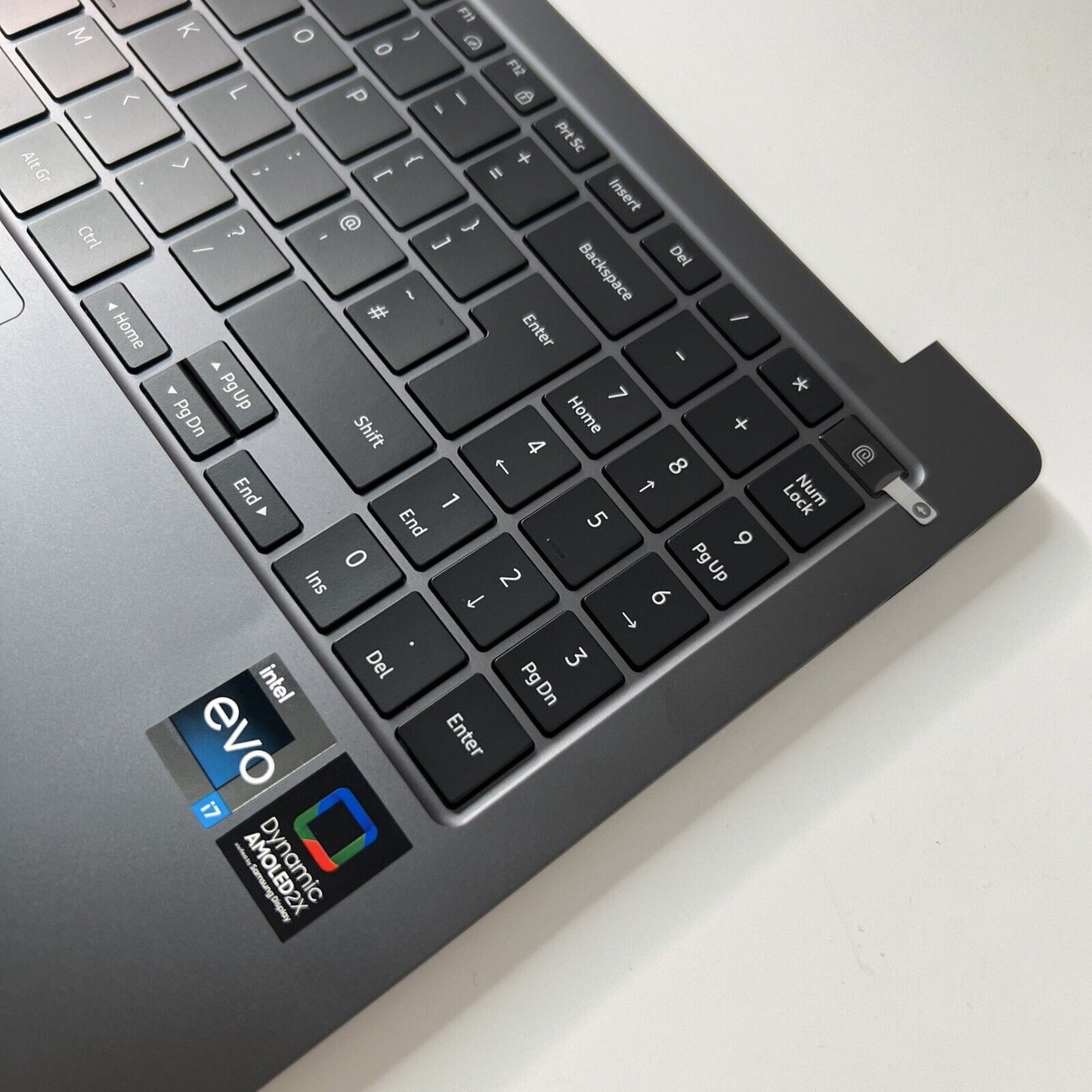 Samsung Galaxy Book3 Pro NP960XFG Palmrest Cover UK Keyboard BA98-032721 Grade B