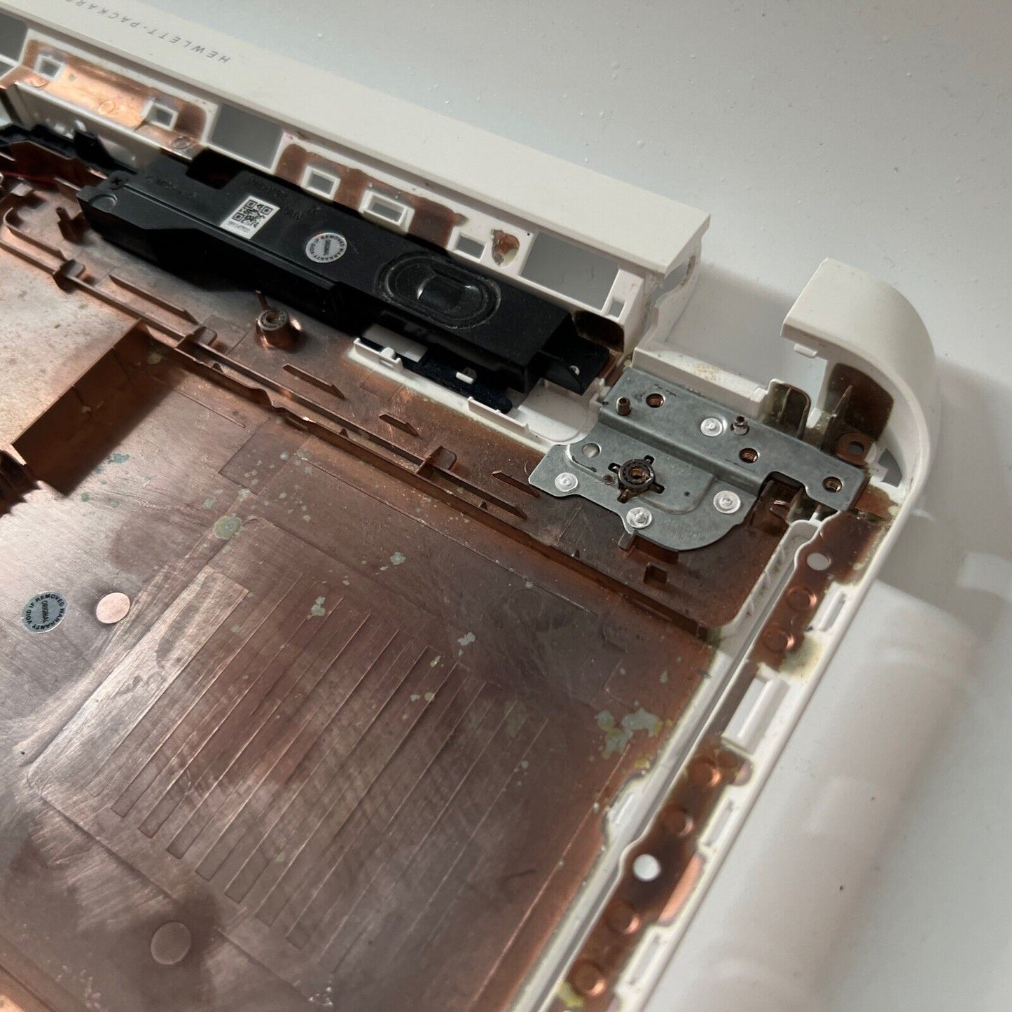 HP PAVILION 15-P 15-P078SA BOTTOM BASE COVER WHITE SPEAKERS USB BOARD