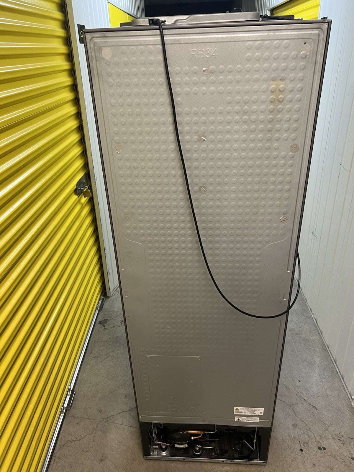 Samsung RB34T632ESA/EU Freestanding Fridge-Freezer Silver Water Dispenser