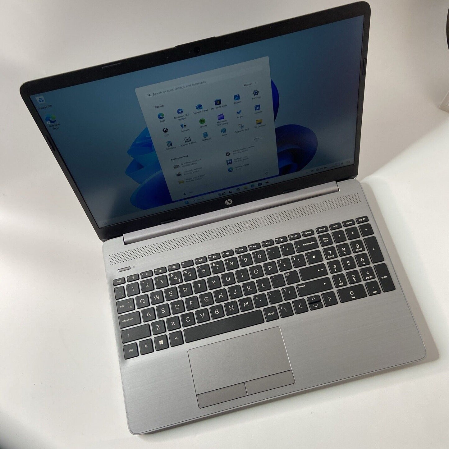 HP 255 G9 Laptop - AMD Ryzen 7-5825U, 16GB RAM, 256GB SSD, Windows 11 Grade A
