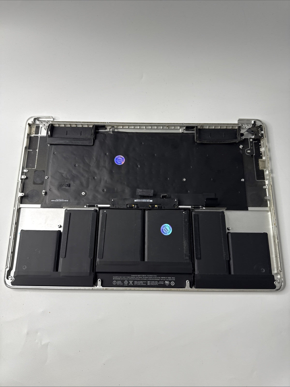 MacBook Pro A1398 15 Late 2013 Palmrest UK Keyboard Battery (key Missing)