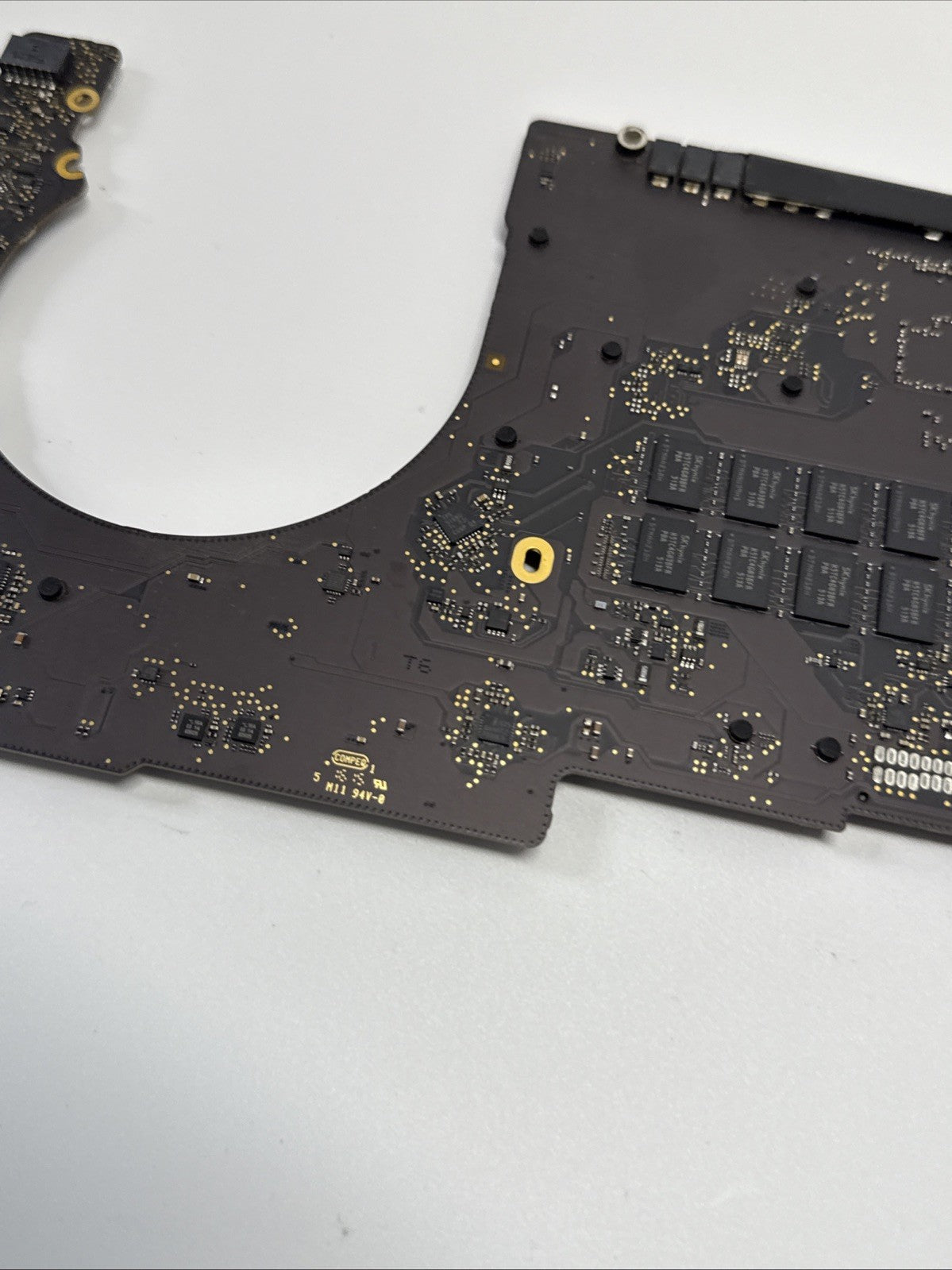 MacBook Pro 15" A1398 Mid-2015 Logic Board 2.2GHz i7-470HQ 16GB 820-00138-A