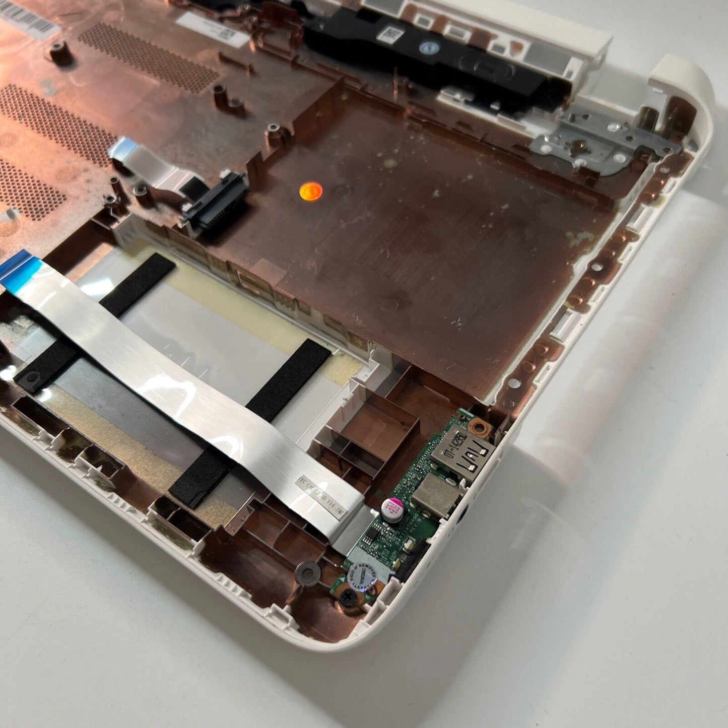 HP PAVILION 15-P 15-P078SA BOTTOM BASE COVER WHITE SPEAKERS USB BOARD