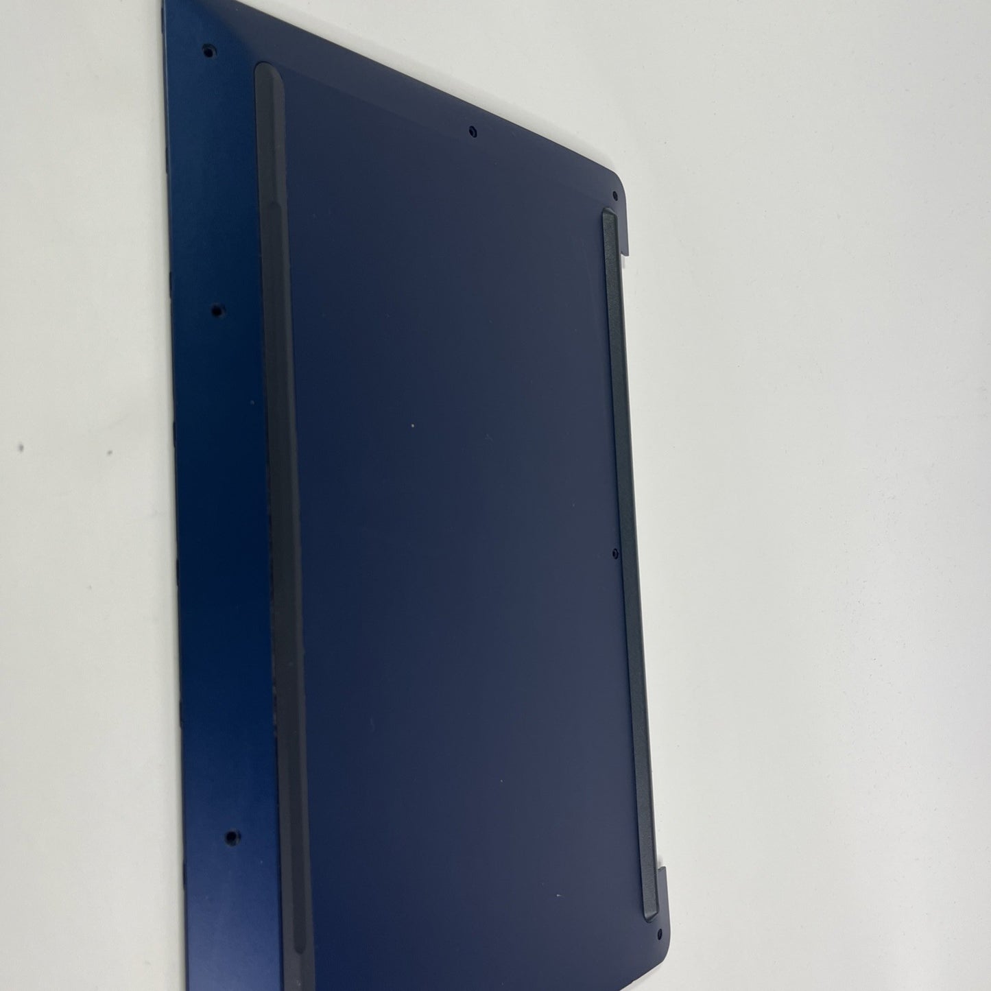 Lenovo IP Slim 3 Chrome 14M868 Bottom Cover 5CB1L30389 HQ2073136V000 Grade B