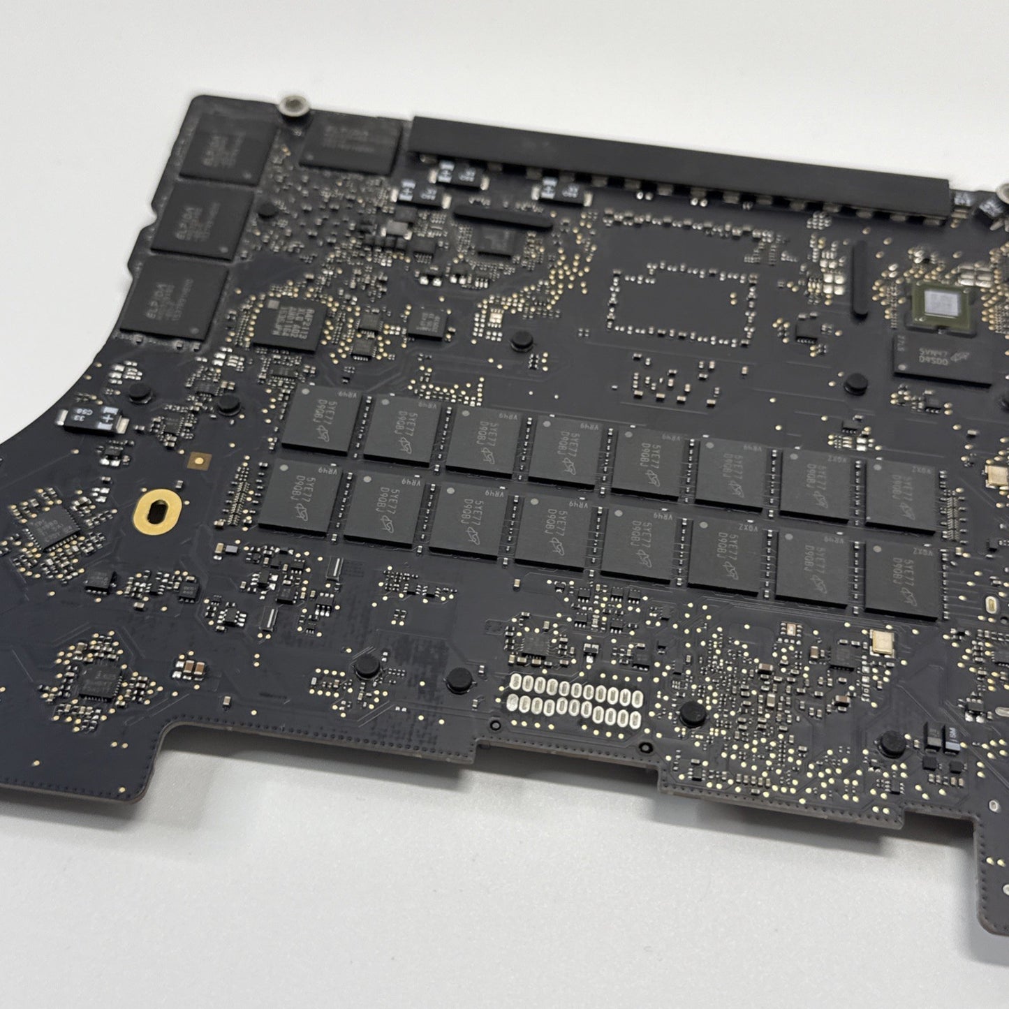 MacBook Pro A1398 Mid 2015 Logic Board 2.8GHz Core i7-4980HQ 16GB 820-00426-A