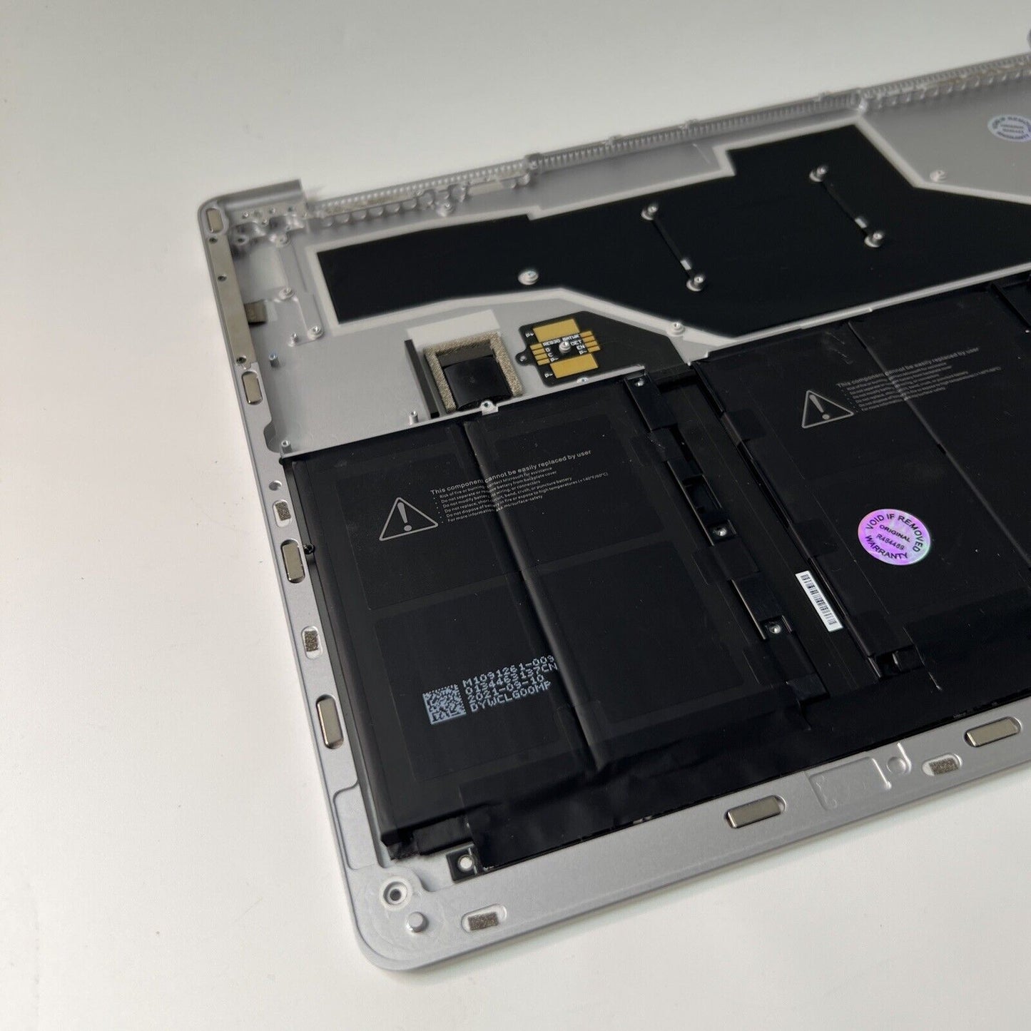 Microsoft Surface 4 1958 Bottom Base Cover Silver + Battery DYNT02 (SMALL CHIP)
