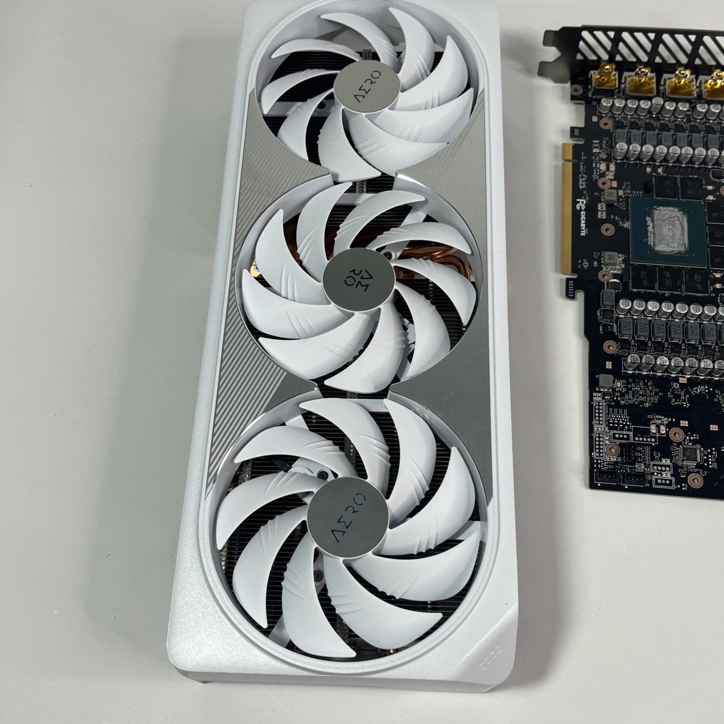 GIGABYTE RTX 4080 Super AERO OC 16 Graphics Card Not Working Missing Parts