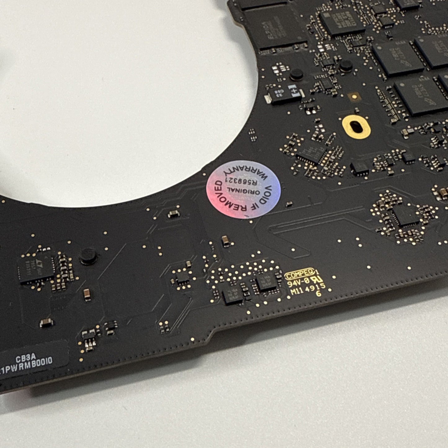 MacBook Pro A1398 Mid 2015 Logic Board 2.8GHz Core i7-4980HQ 16GB 820-00426-A