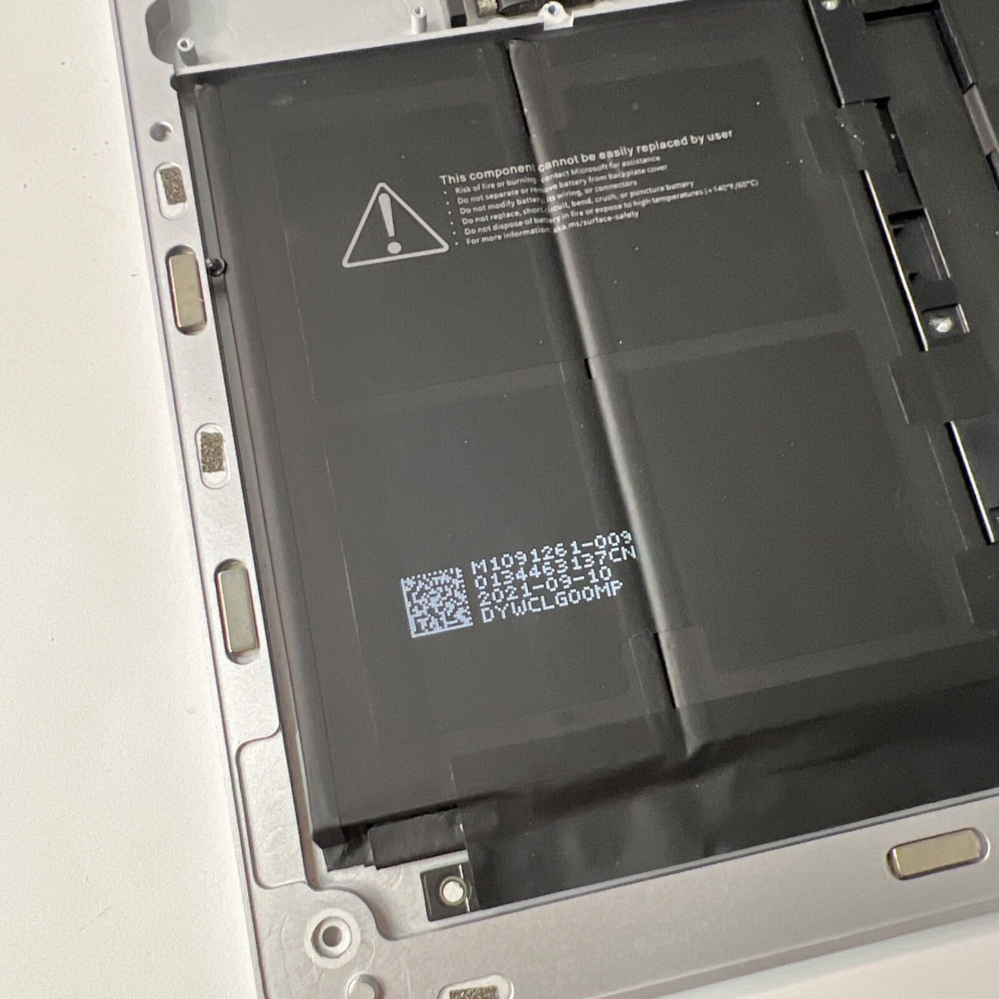 Microsoft Surface 4 1958 Bottom Base Cover Silver + Battery DYNT02 (SMALL CHIP)