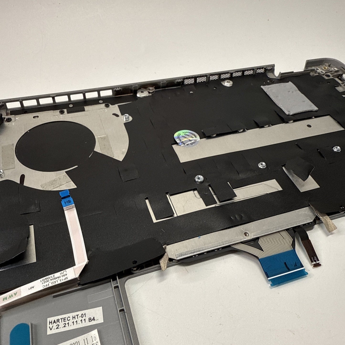 Genuine Dell Latitude 5320 Palmrest & UK Keyboard Silver 0VJ41Y (Paint Chipping)