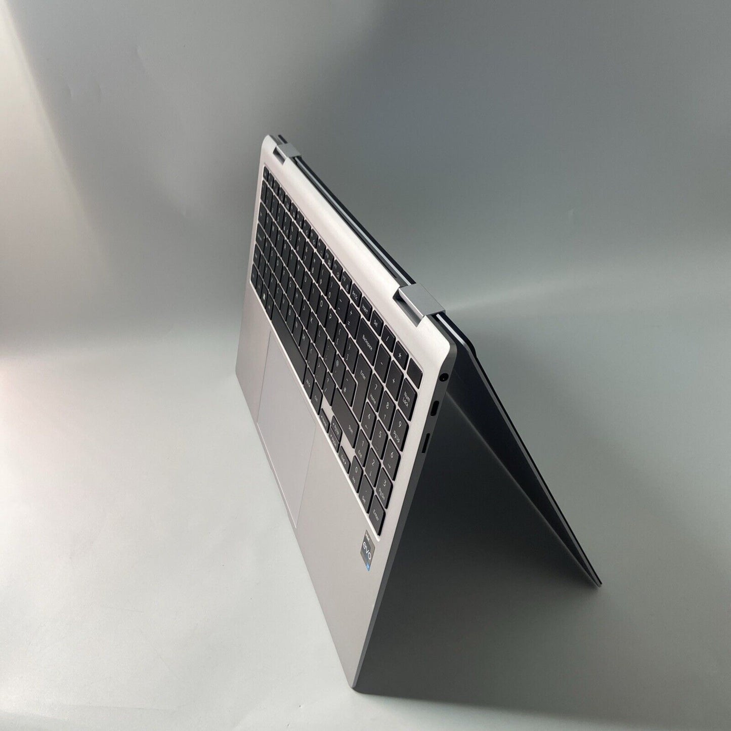 Samsung Galaxy Book2 Pro 360 15.6" Intel Core i7- 1260P 256GB SSD 16GB RAM