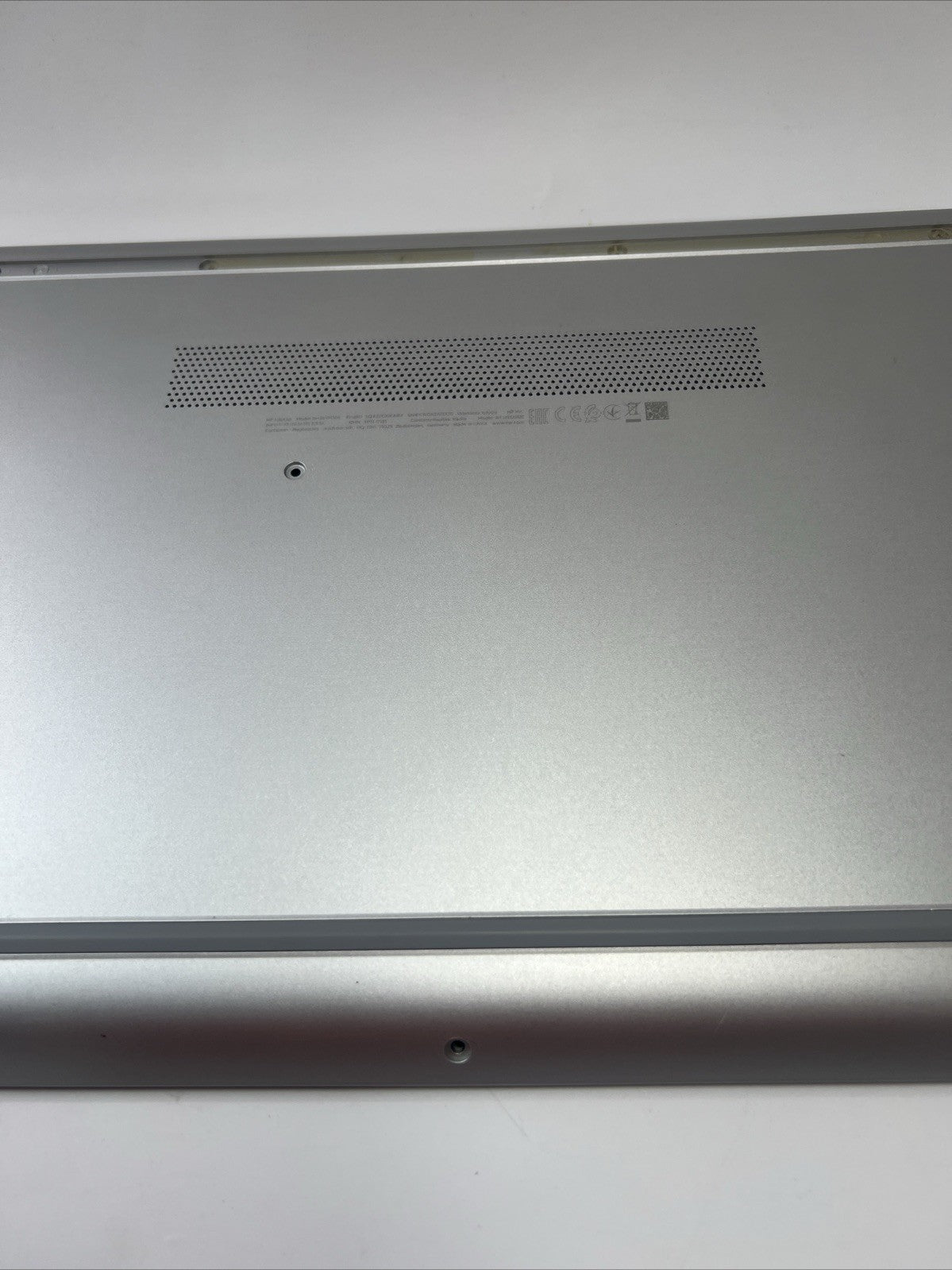 Genuine HP Pavilion 15-da1013ne Bottom Base Cover Silver L20391-001