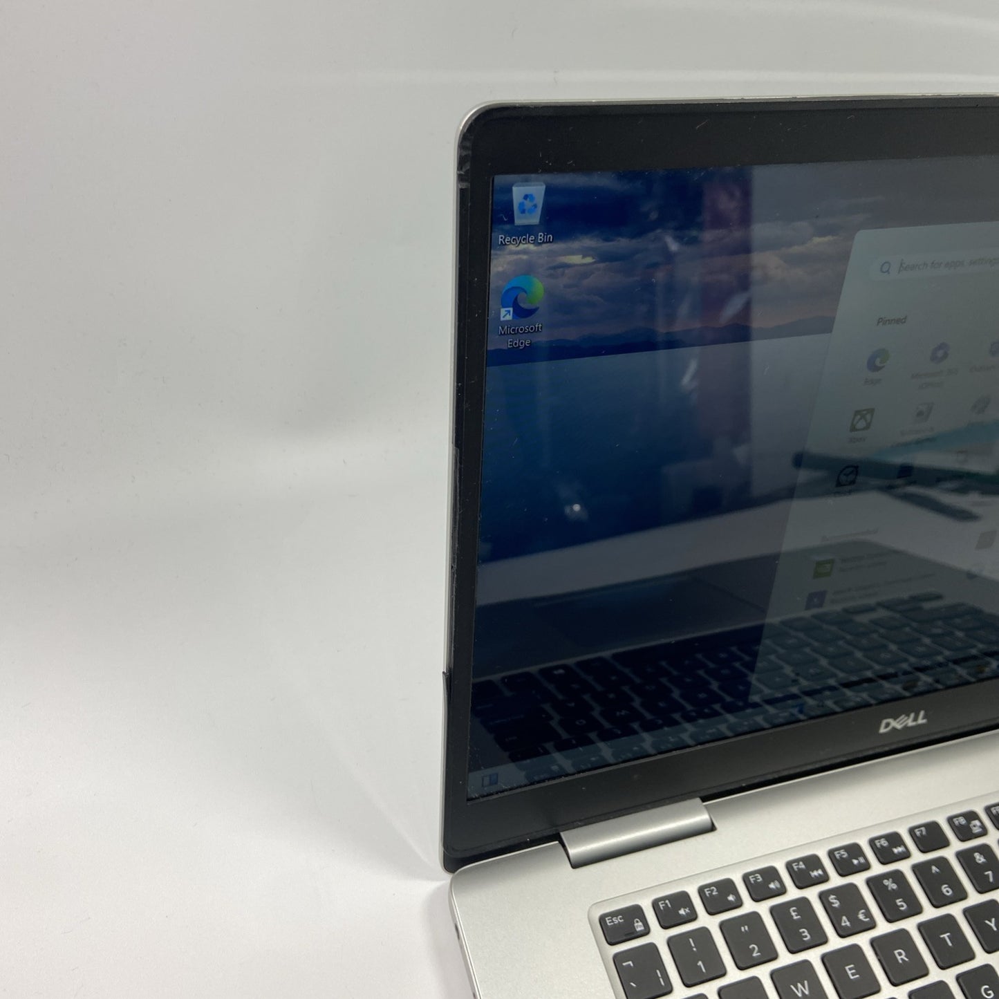 Dell Inspiron 7570 15.6" Core i7-8550U 16GB RAM 256GB SSD NVIDIA GeForce 940MX