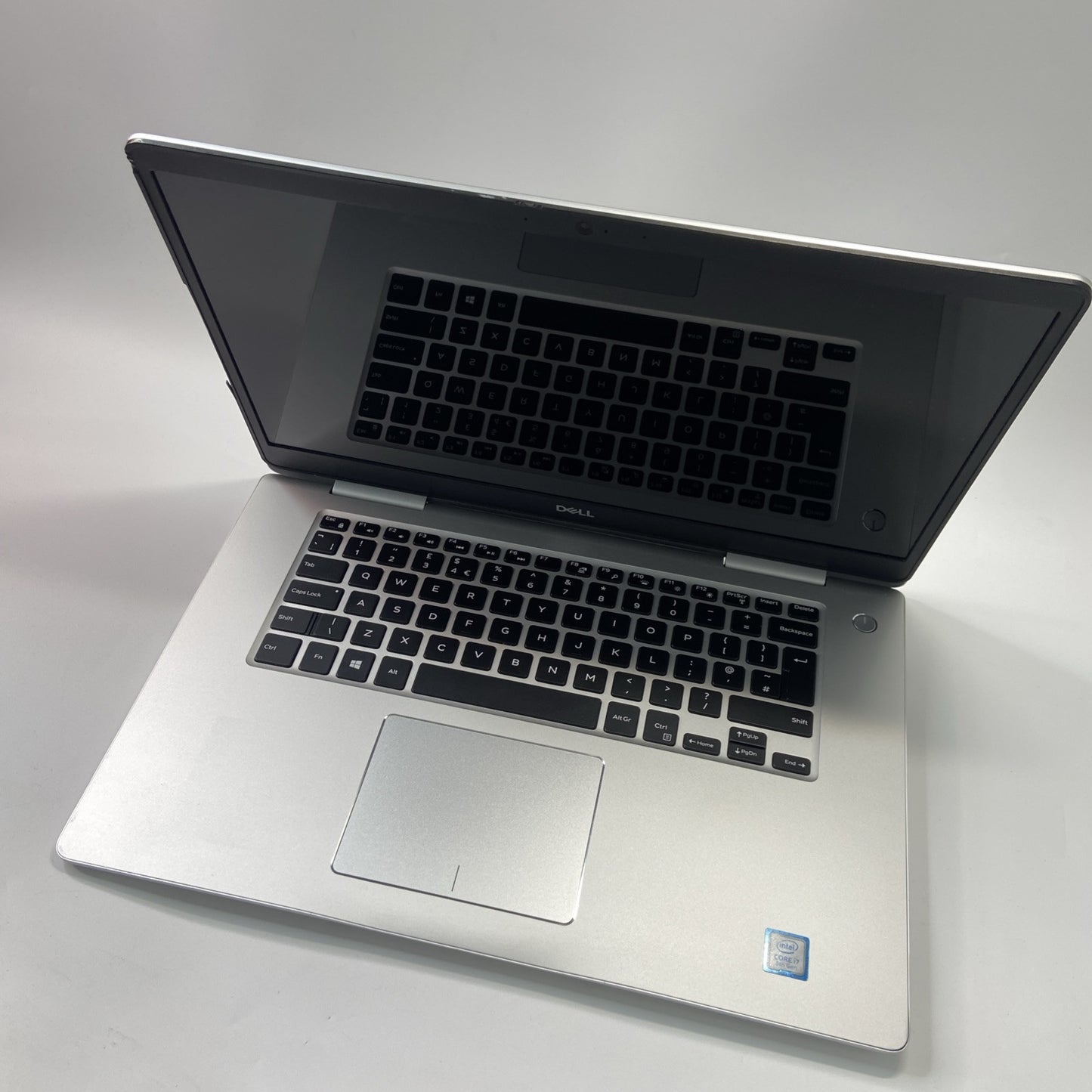 Dell Inspiron 7570 15.6" Core i7-8550U 16GB RAM 256GB SSD NVIDIA GeForce 940MX