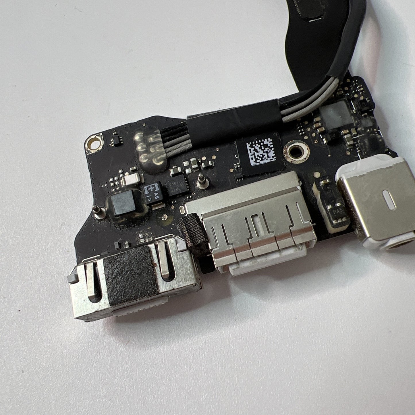 A1466 Apple MacBook Air 13" Mid 2012 I/O Board DC Power Jack Port 821-1477-A