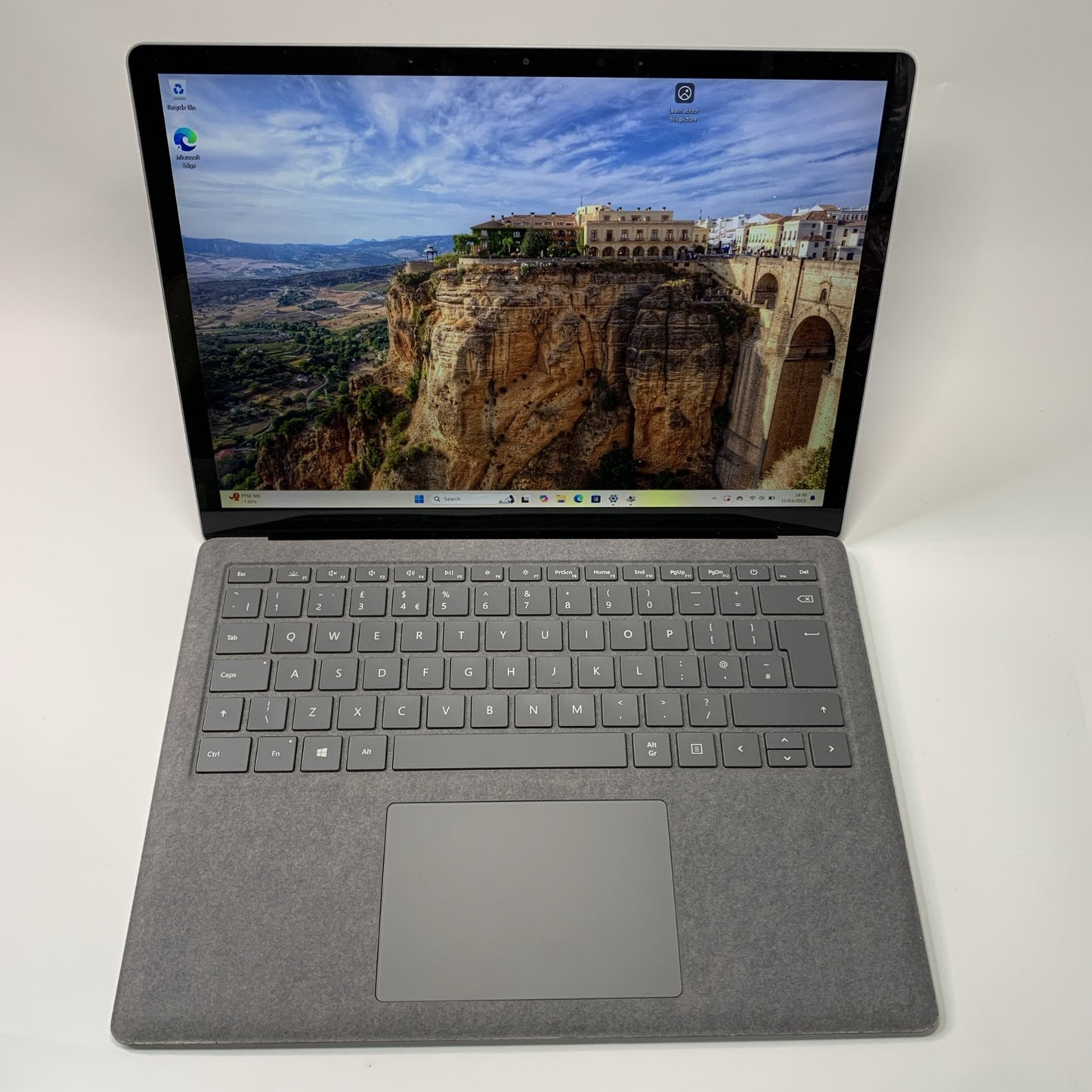 Microsoft Surface Laptop 4 13.5" Intel Core i5-1135G7 16GB RAM 512GB SSD Win 11