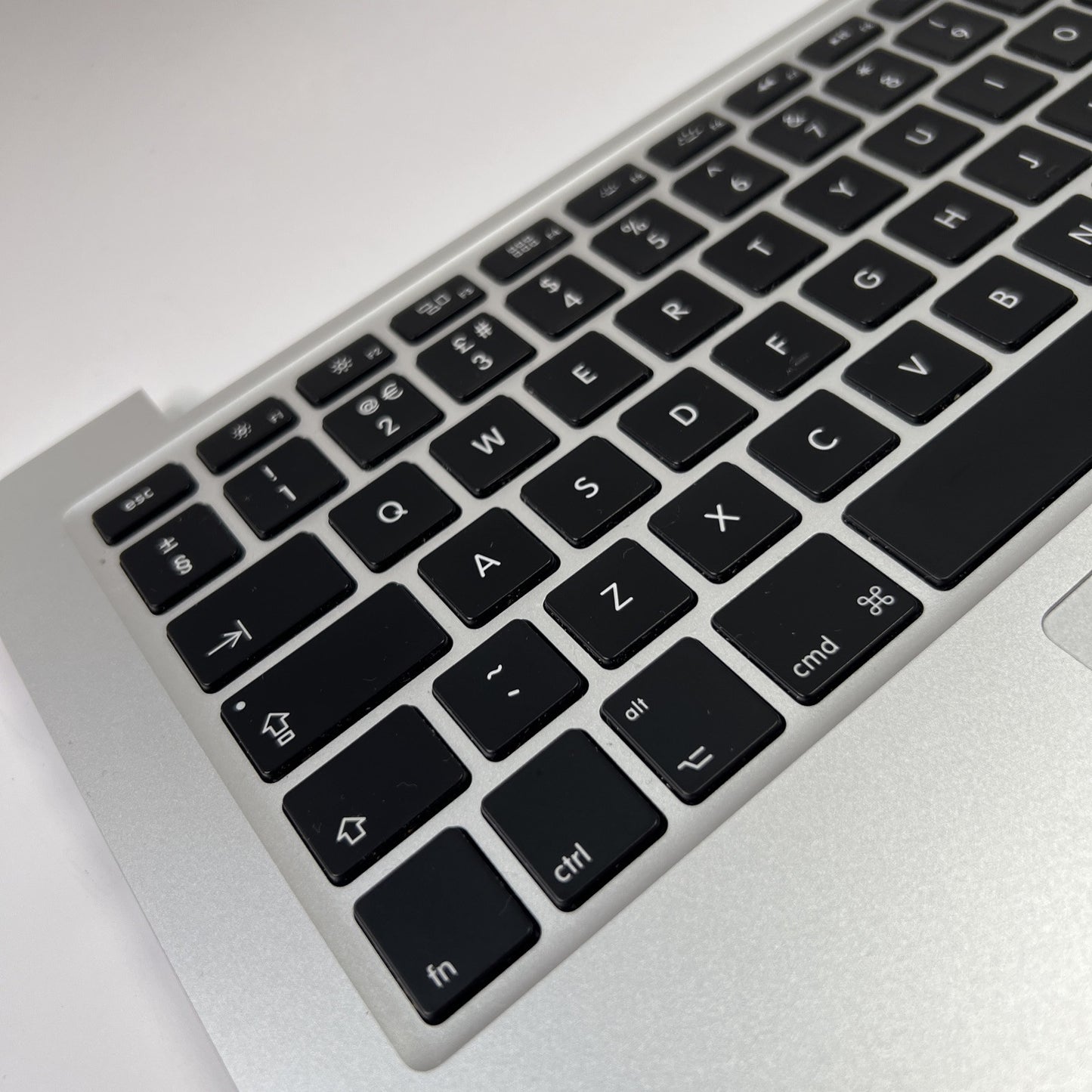 MacBook Pro Retina, 13-inch, Mid 2014 A1502 Palmrest UK Keyboard Touchpad Batter