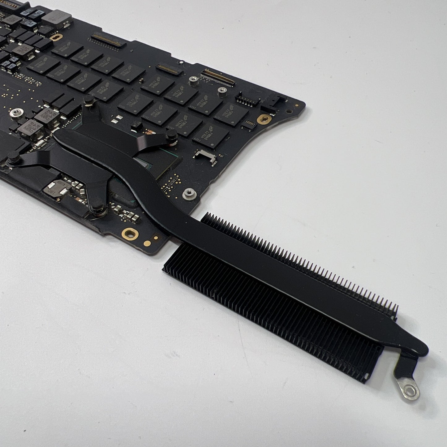 MacBook Pro A1502 Mid 2014 Logic Board i5 2.6GHz 820-3476-A 13.3"