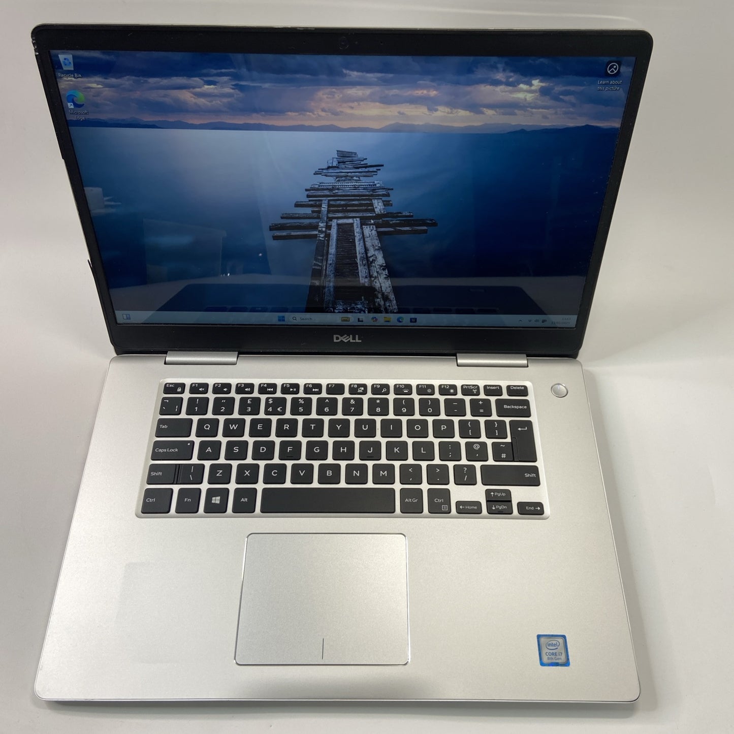 Dell Inspiron 7570 15.6" Core i7-8550U 16GB RAM 256GB SSD NVIDIA GeForce 940MX
