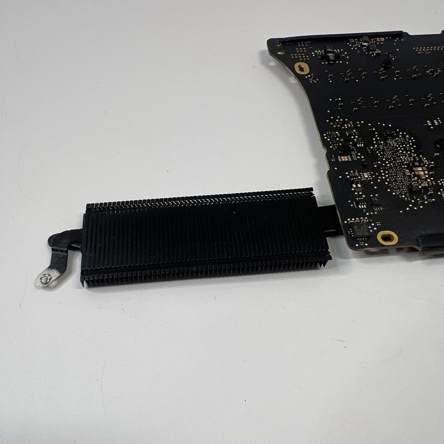 MacBook Pro A1502 Mid 2014 Logic Board i5 2.6GHz 820-3476-A 13.3"