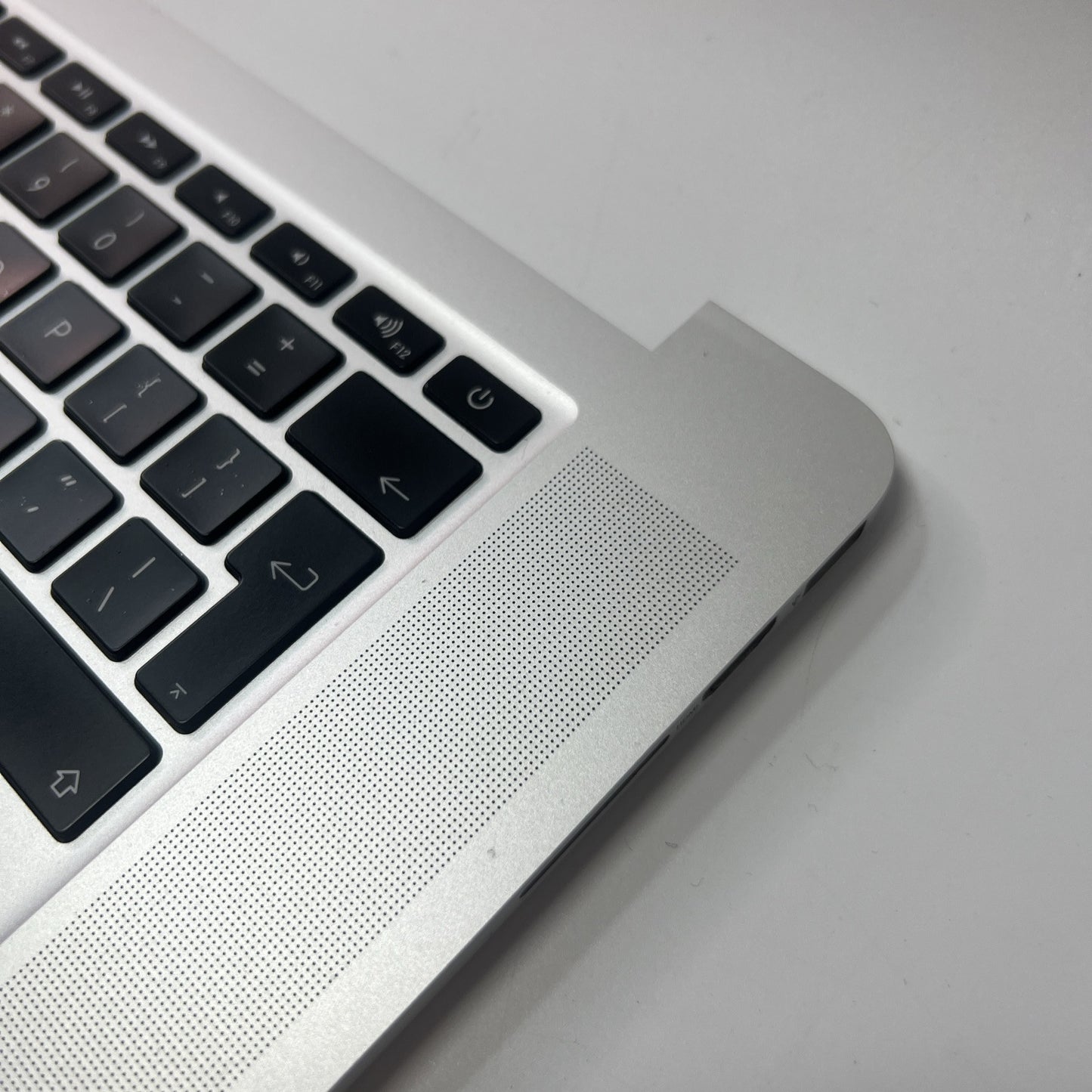 MacBook Pro A1398 15 Mid 2012 Palmrest UK Keyboard Battery Touchpad Silver