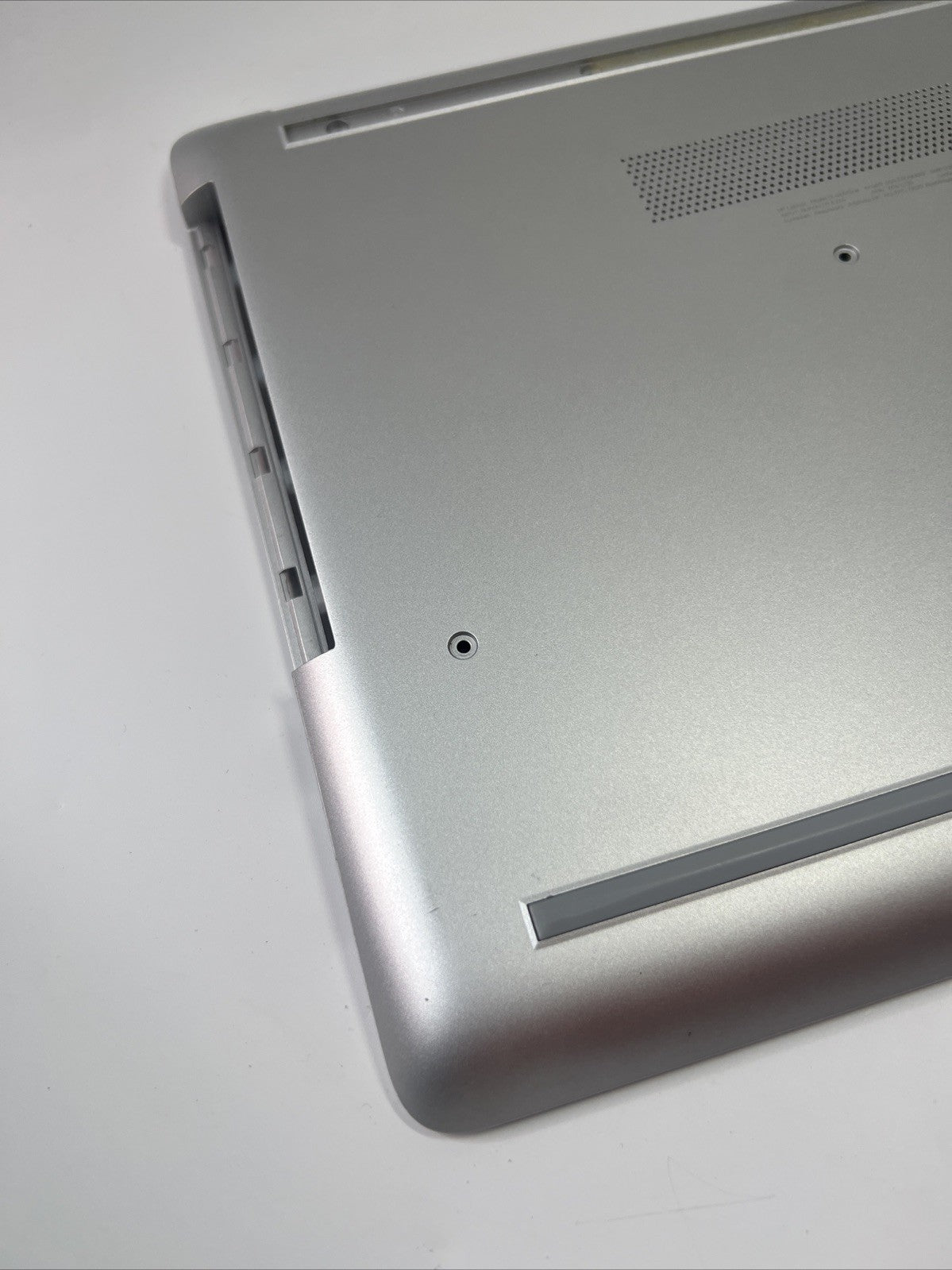 Genuine HP Pavilion 15-da1013ne Bottom Base Cover Silver L20391-001