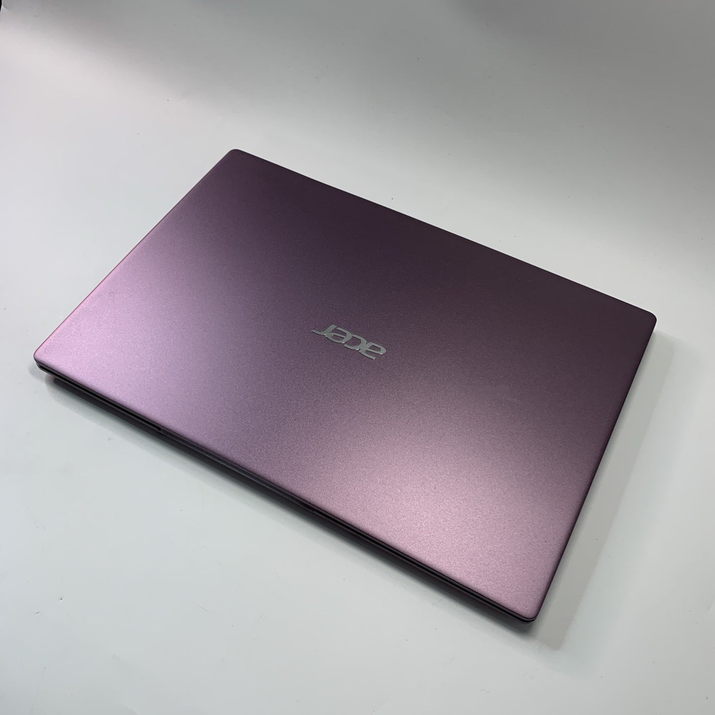 Acer Swift 3 SF314-42 14" AMD Ryzen 5 4500U 8GB RAM 256GB SSD Windows 11 Purple