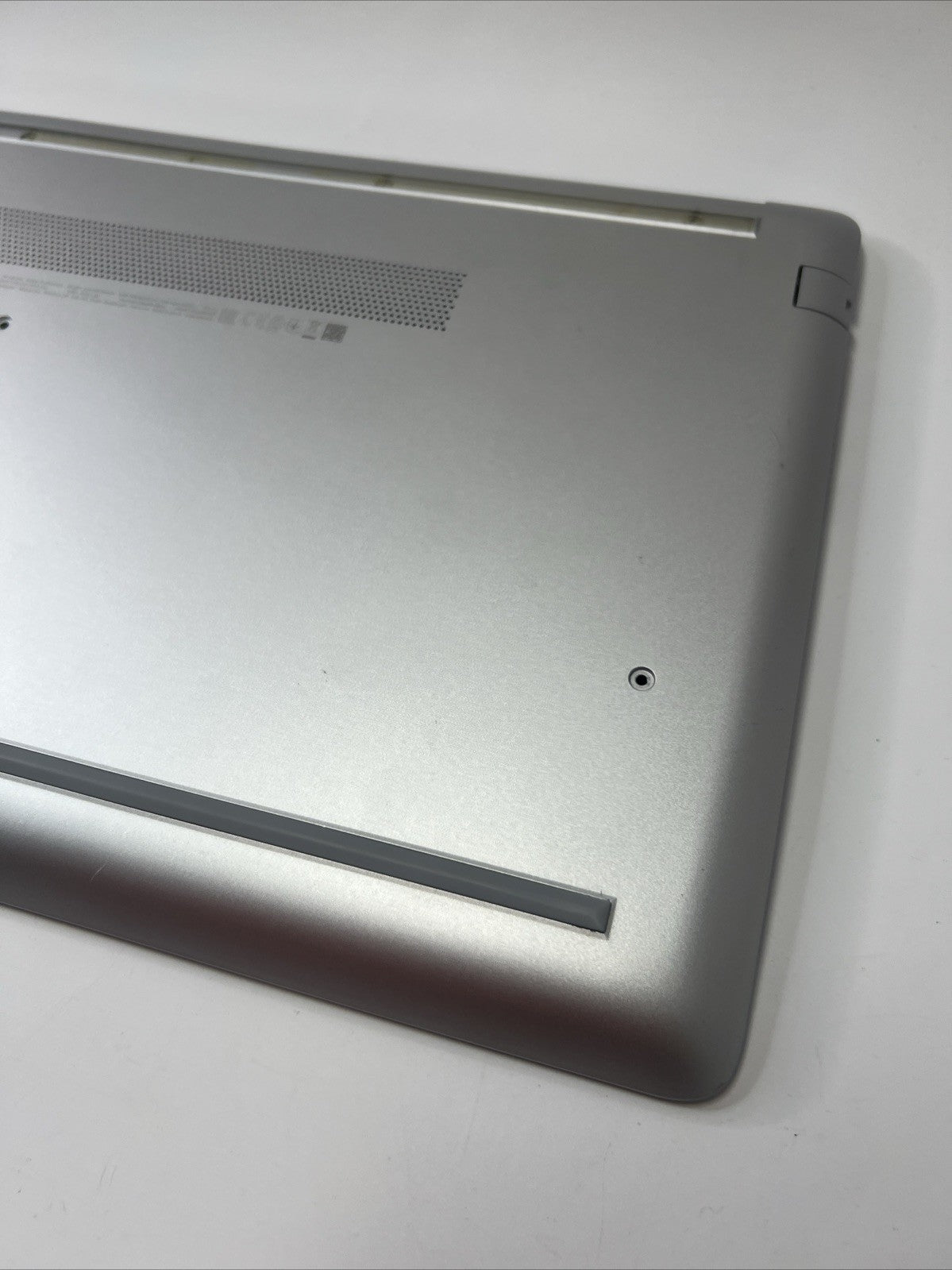Genuine HP Pavilion 15-da1013ne Bottom Base Cover Silver L20391-001