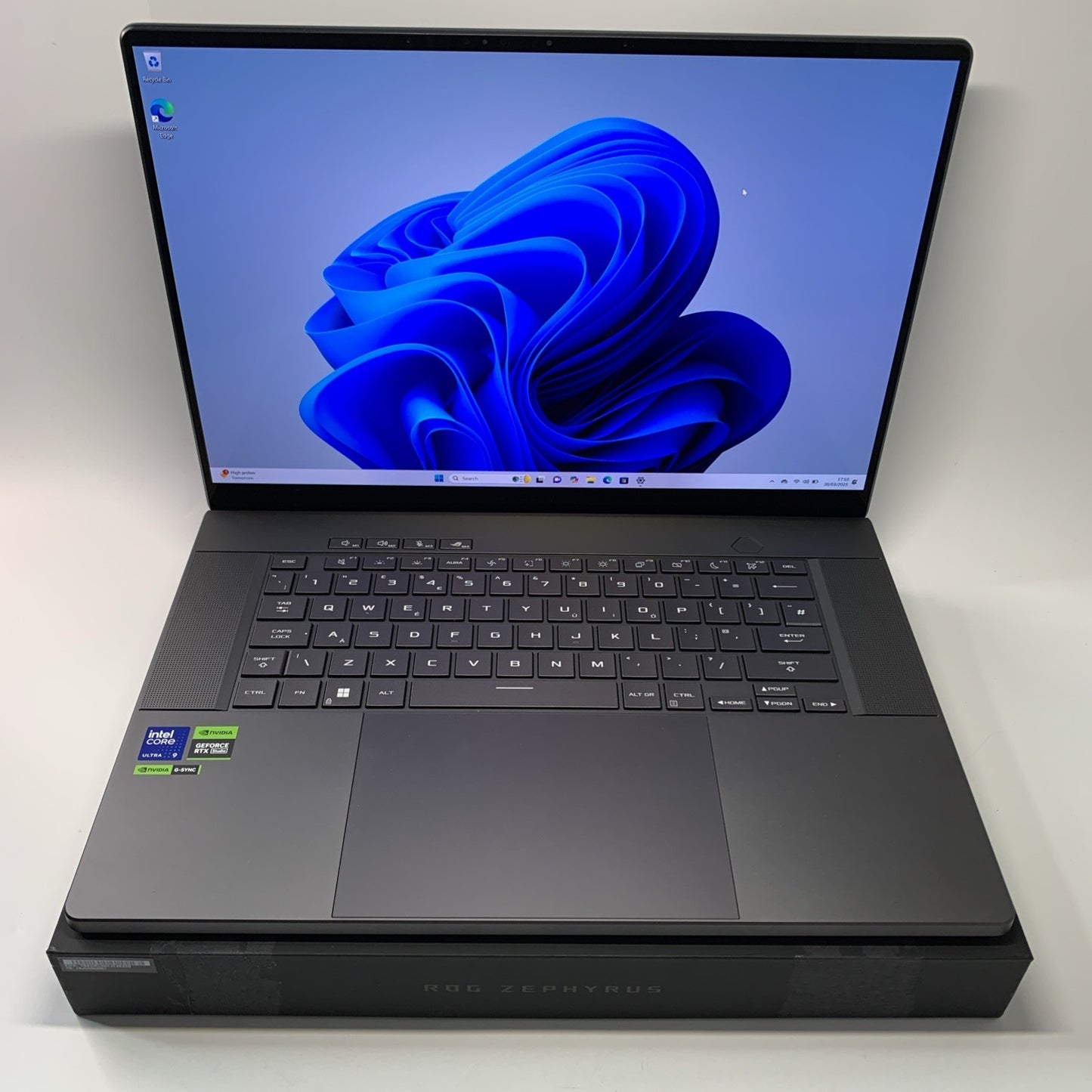 ASUS ROG Zephyrus G16 OLED 16.0" Core Ultra 9-185H RTX 4070 32GB RAM 1TB SSD