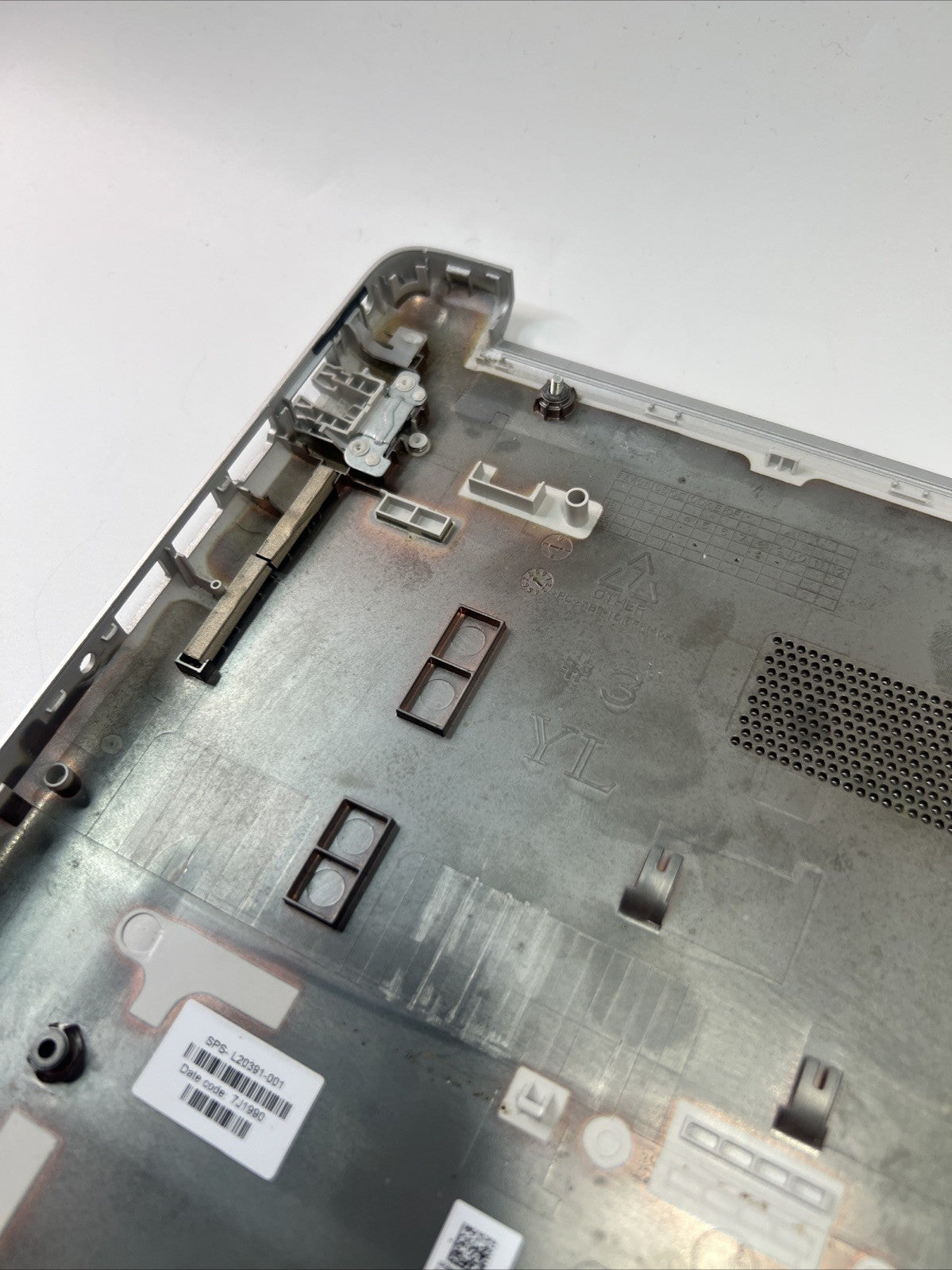 Genuine HP Pavilion 15-da1013ne Bottom Base Cover Silver L20391-001
