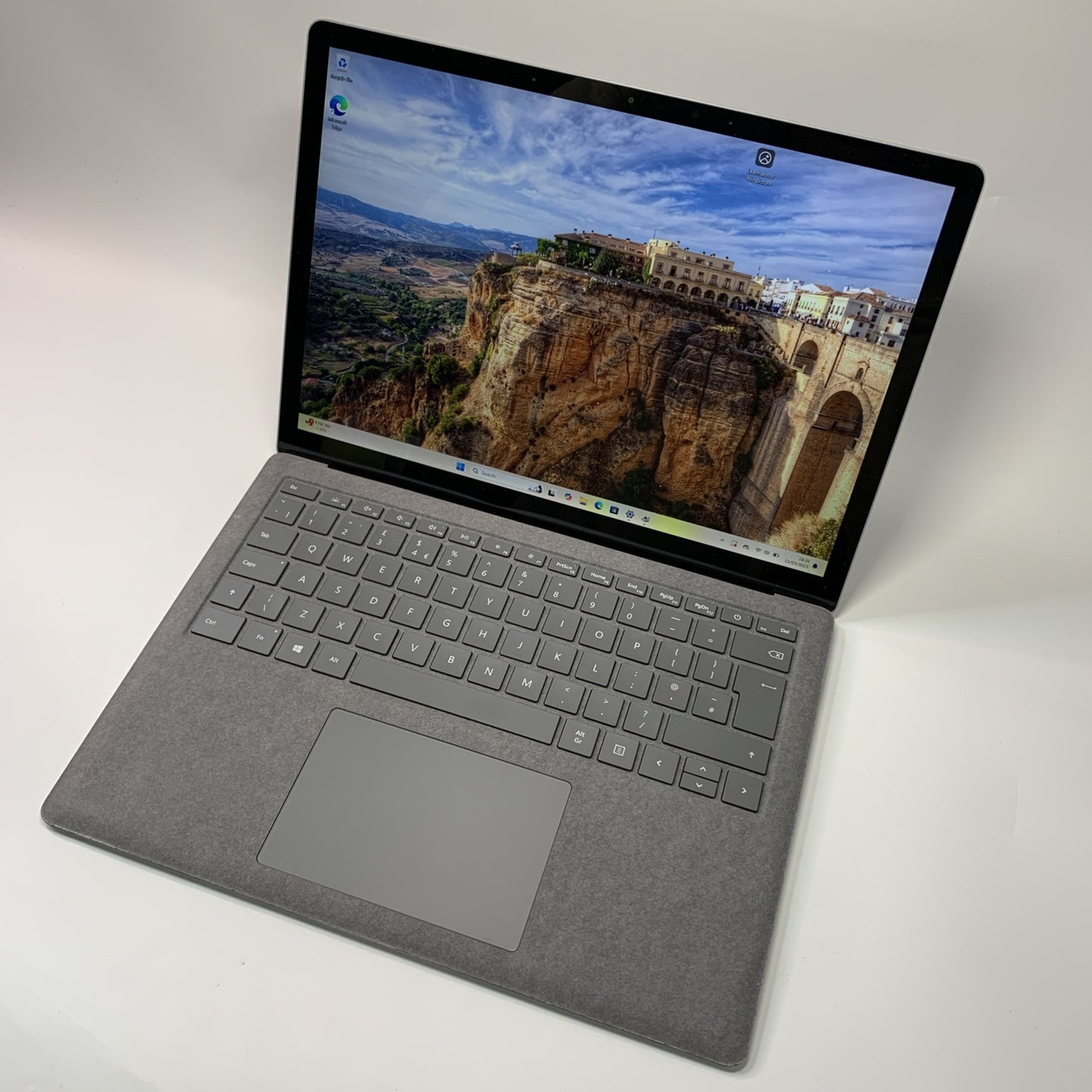 Microsoft Surface Laptop 4 13.5" Intel Core i5-1135G7 16GB RAM 512GB SSD Win 11