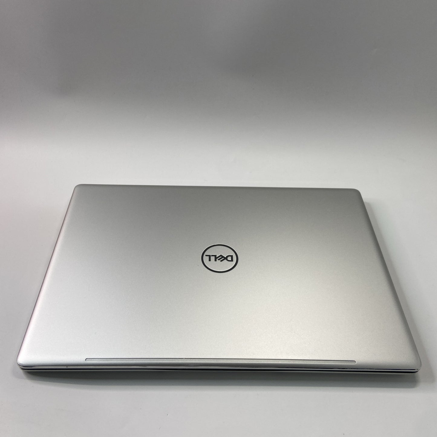 Dell Inspiron 7570 15.6" Core i7-8550U 16GB RAM 256GB SSD NVIDIA GeForce 940MX