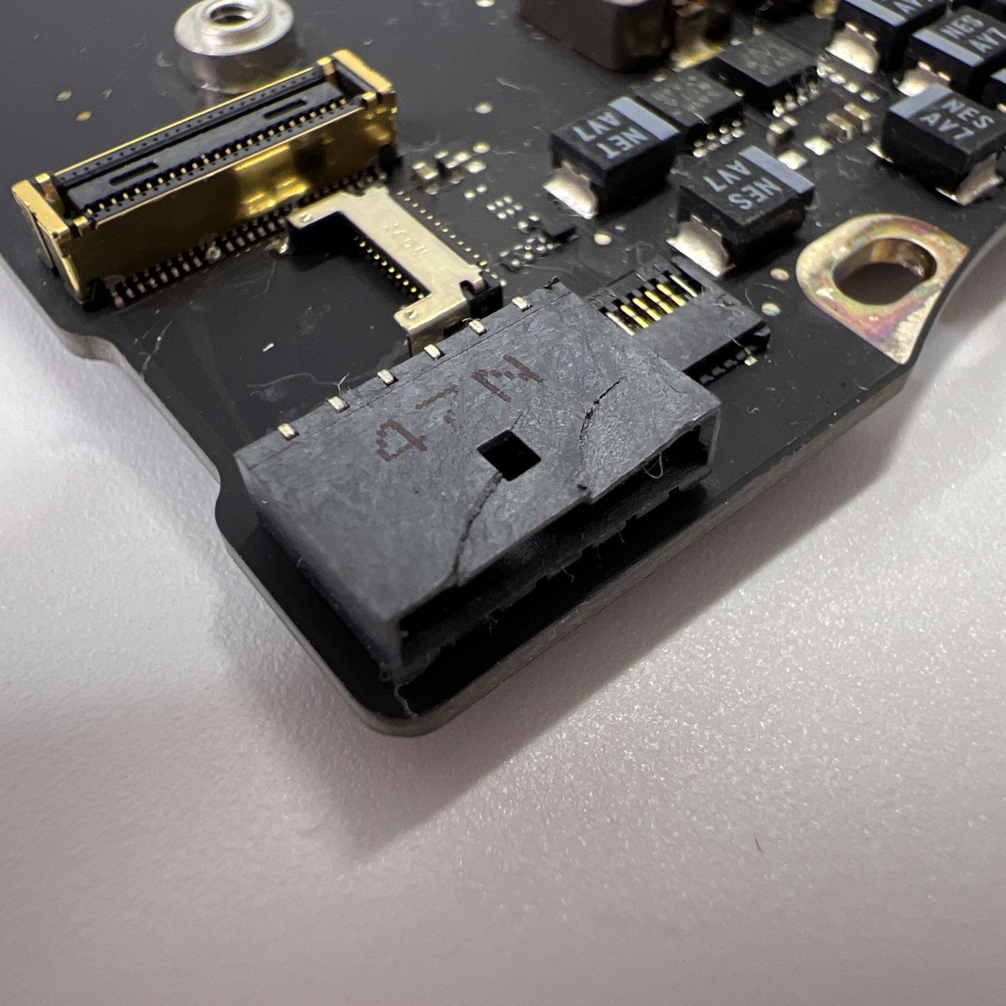MACBOOK AIR A1466 13" EARLY 2014 LOGIC BOARD 1.4GHz i5 (READ DISCRIPTION!)