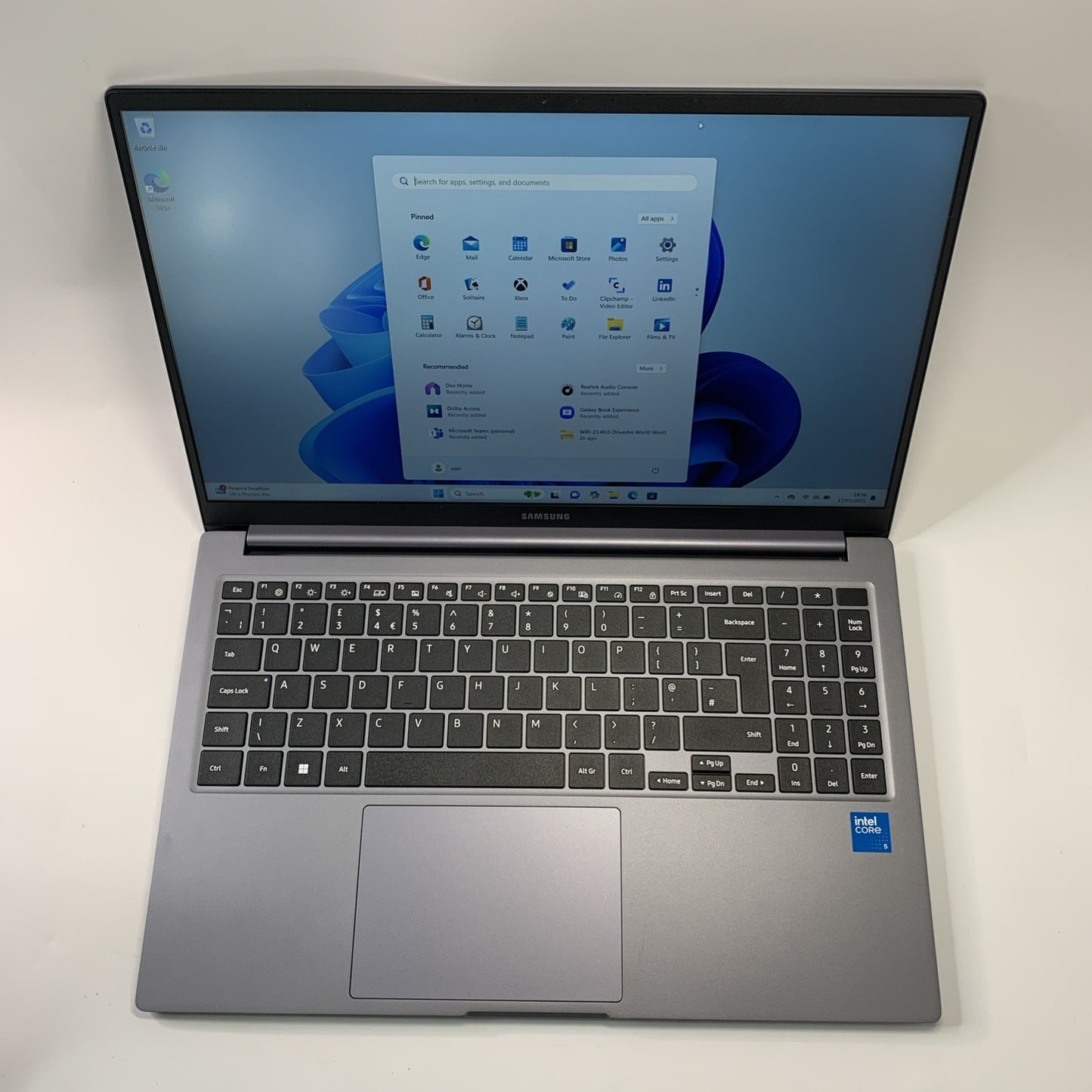 SAMSUNG Galaxy Book4 15.6" Laptop Intel Core 5 512GB SSD 8GB RAM Win 11 Grade A