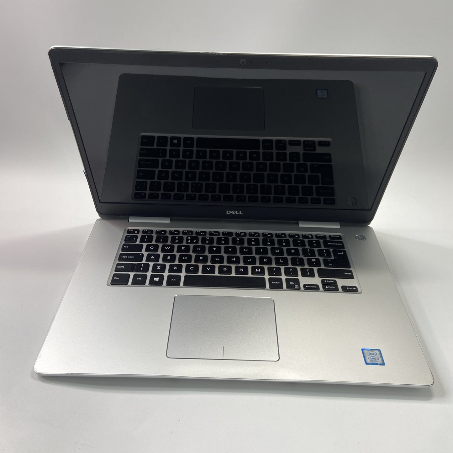 Dell Inspiron 7570 15.6" Core i7-8550U 16GB RAM 256GB SSD NVIDIA GeForce 940MX