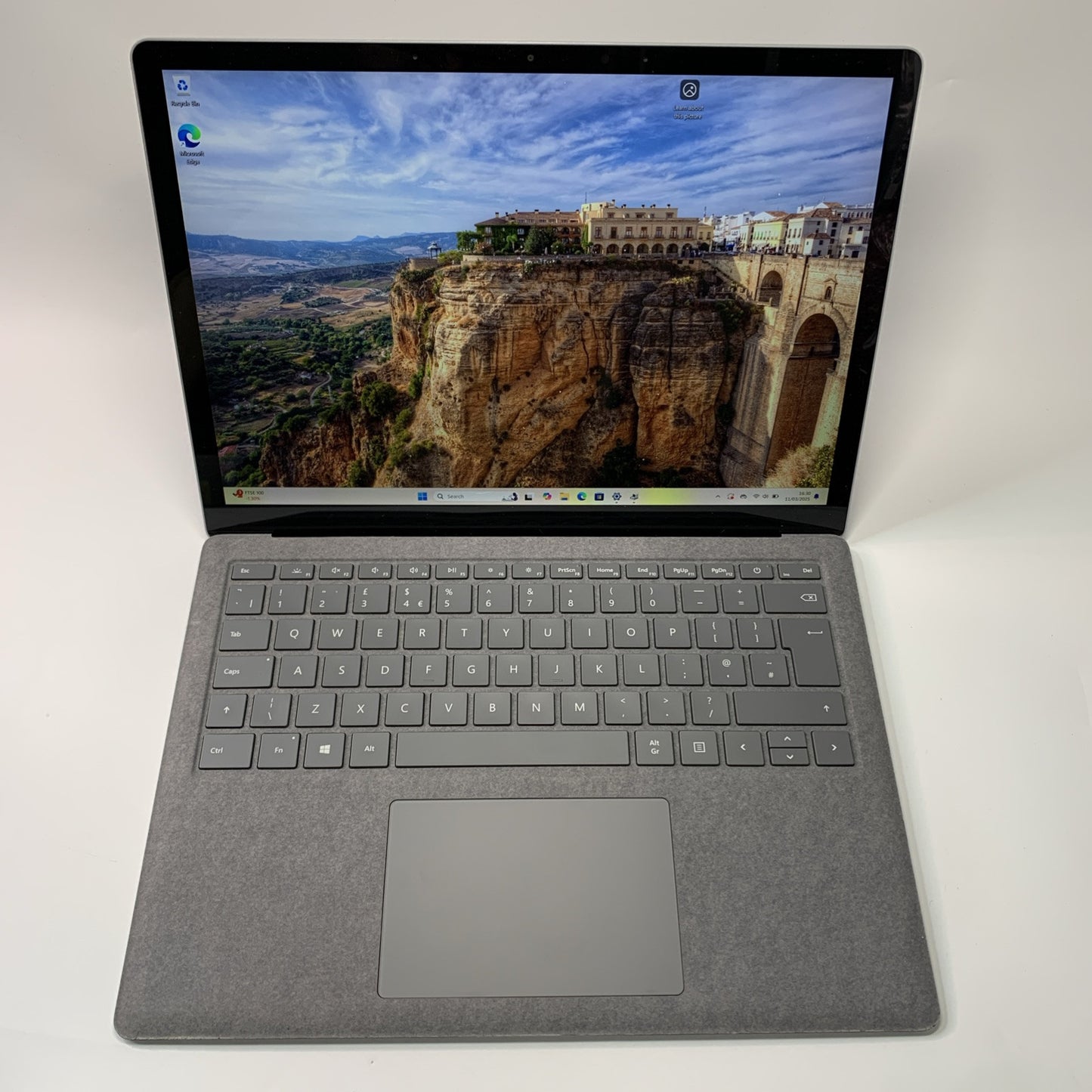 Microsoft Surface Laptop 4 13.5" Intel Core i5-1135G7 16GB RAM 512GB SSD Win 11