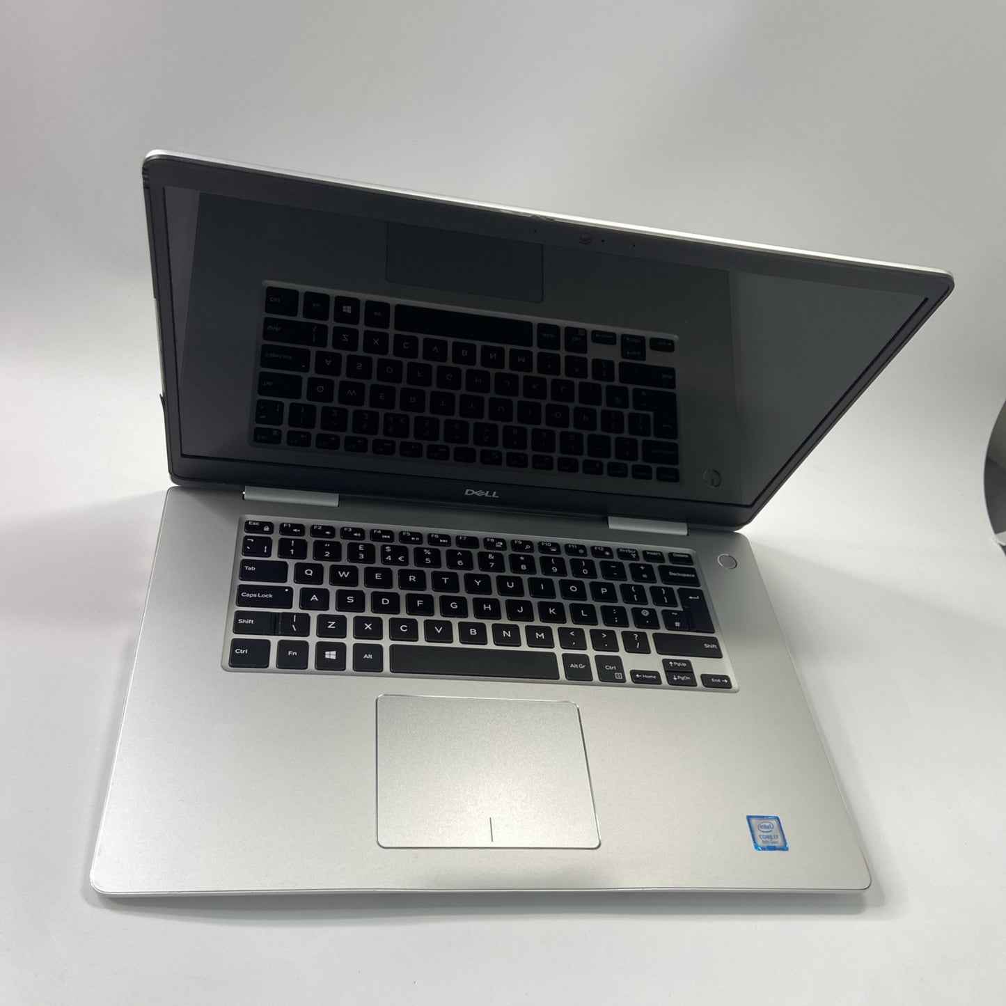 Dell Inspiron 7570 15.6" Core i7-8550U 16GB RAM 256GB SSD NVIDIA GeForce 940MX