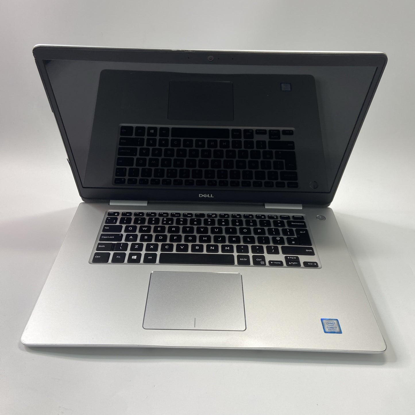 Dell Inspiron 7570 15.6" Core i7-8550U 16GB RAM 256GB SSD NVIDIA GeForce 940MX